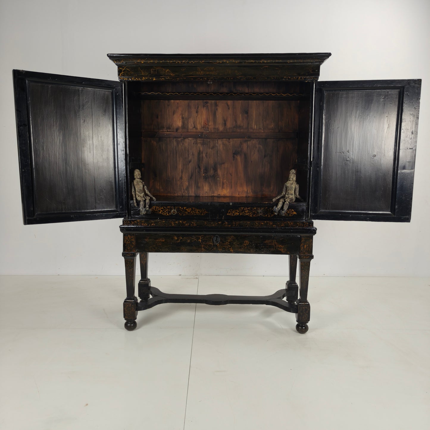 A rare early 18th-century Dutch japanned chinoiserie cabinet, circa 1700
