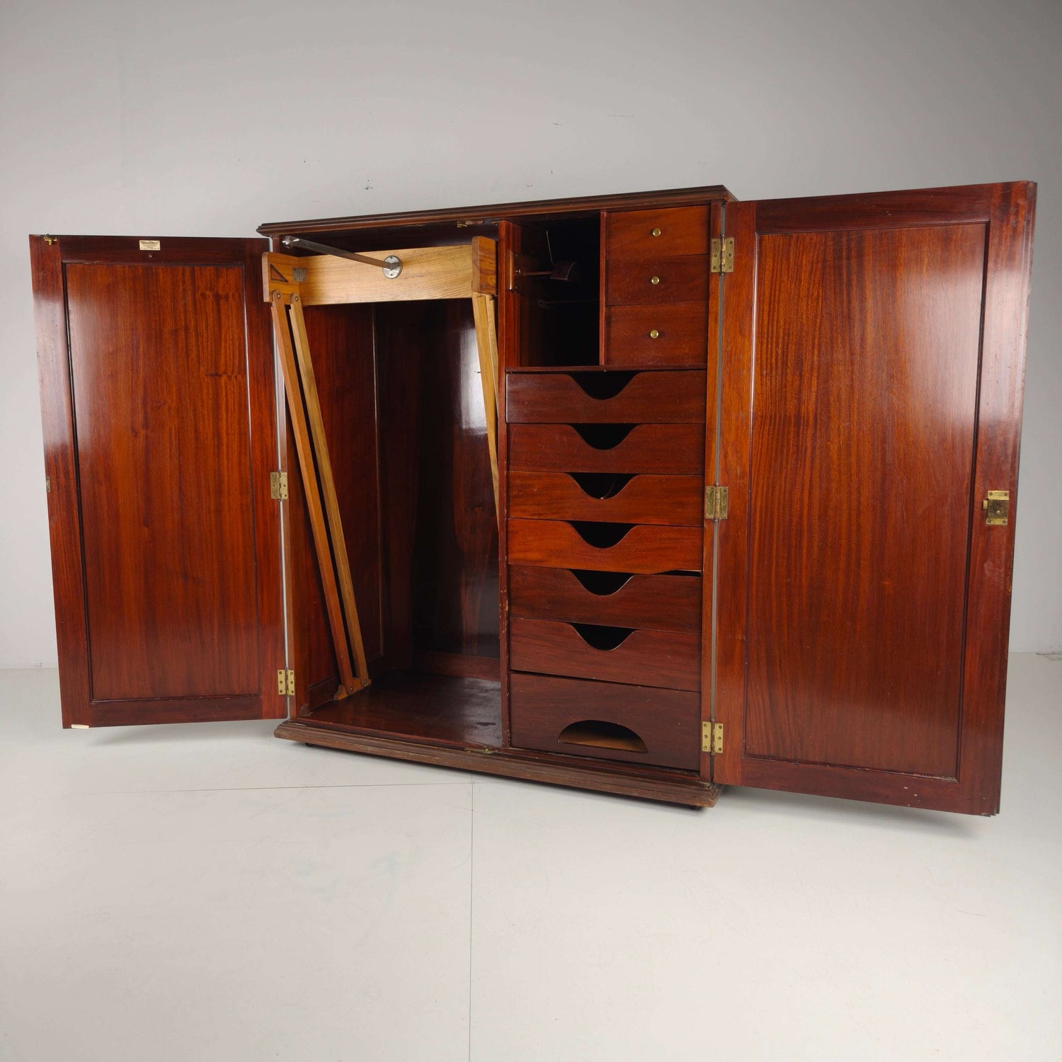 Early 20th Century Innovation Ingenuities Ltd. Gentleman’s Wardrobe Early 20th Century Innovation Ingenuities Ltd. Gentleman’s Wardrobe