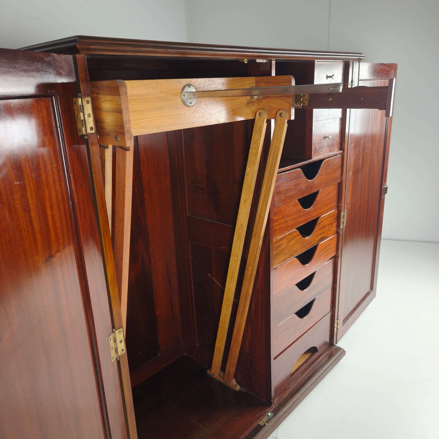 Early 20th Century Innovation Ingenuities Ltd. Gentleman’s Wardrobe Early 20th Century Innovation Ingenuities Ltd. Gentleman’s Wardrobe