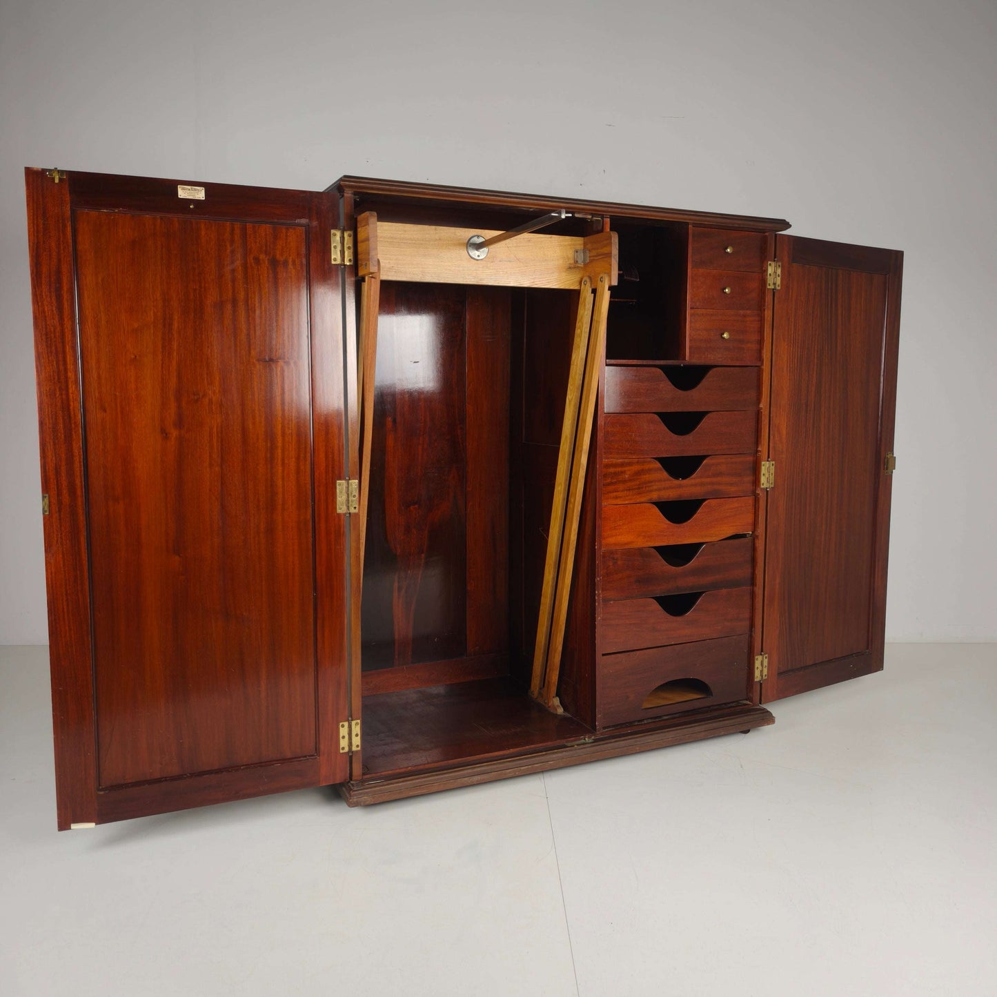 Early 20th Century Innovation Ingenuities Ltd. Gentleman’s Wardrobe Early 20th Century Innovation Ingenuities Ltd. Gentleman’s Wardrobe