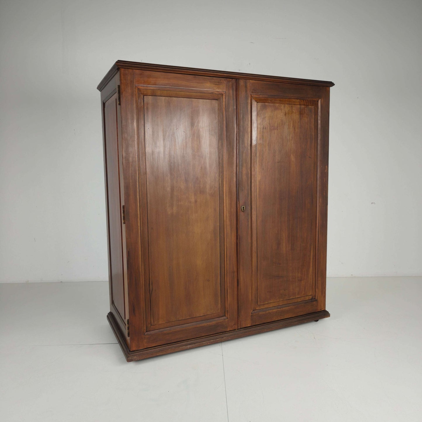 Early 20th Century Innovation Ingenuities Ltd. Gentleman’s Wardrobe Early 20th Century Innovation Ingenuities Ltd. Gentleman’s Wardrobe