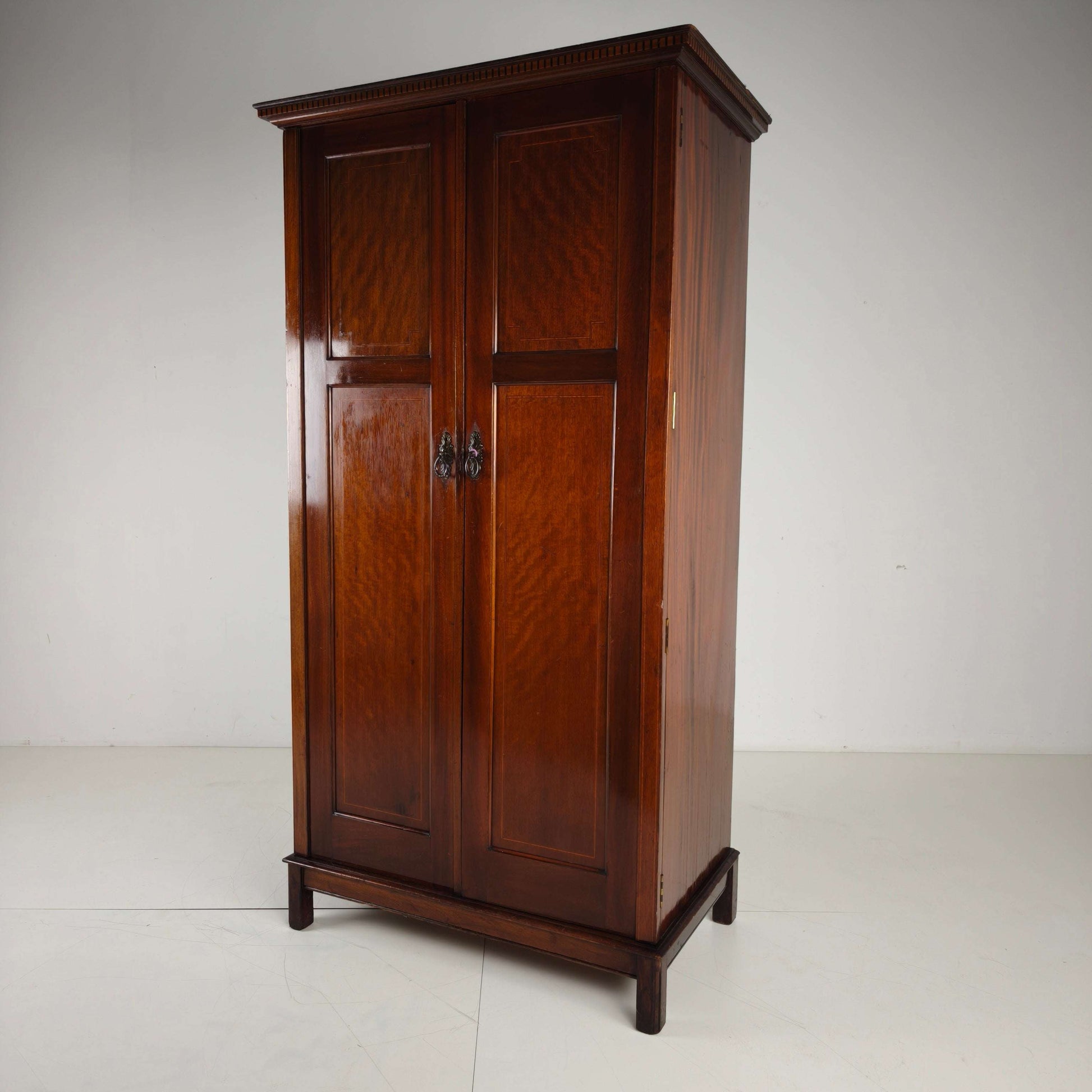 Early 20th Century Maple & Co. Gentleman’s Wardrobe Early 20th Century Maple & Co. Gentleman’s Wardrobe