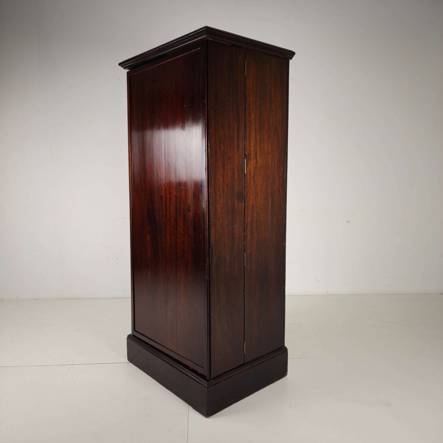 Compactom c.1920 Ship Gentleman’s Wardrobe – Model ZA G227 Compactom c.1920 Ship Gentleman’s Wardrobe – Model ZA G227