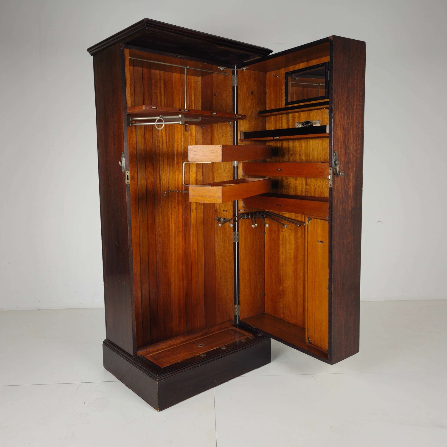 Compactom Ship Gentleman’s Wardrobe – Model ZA G227