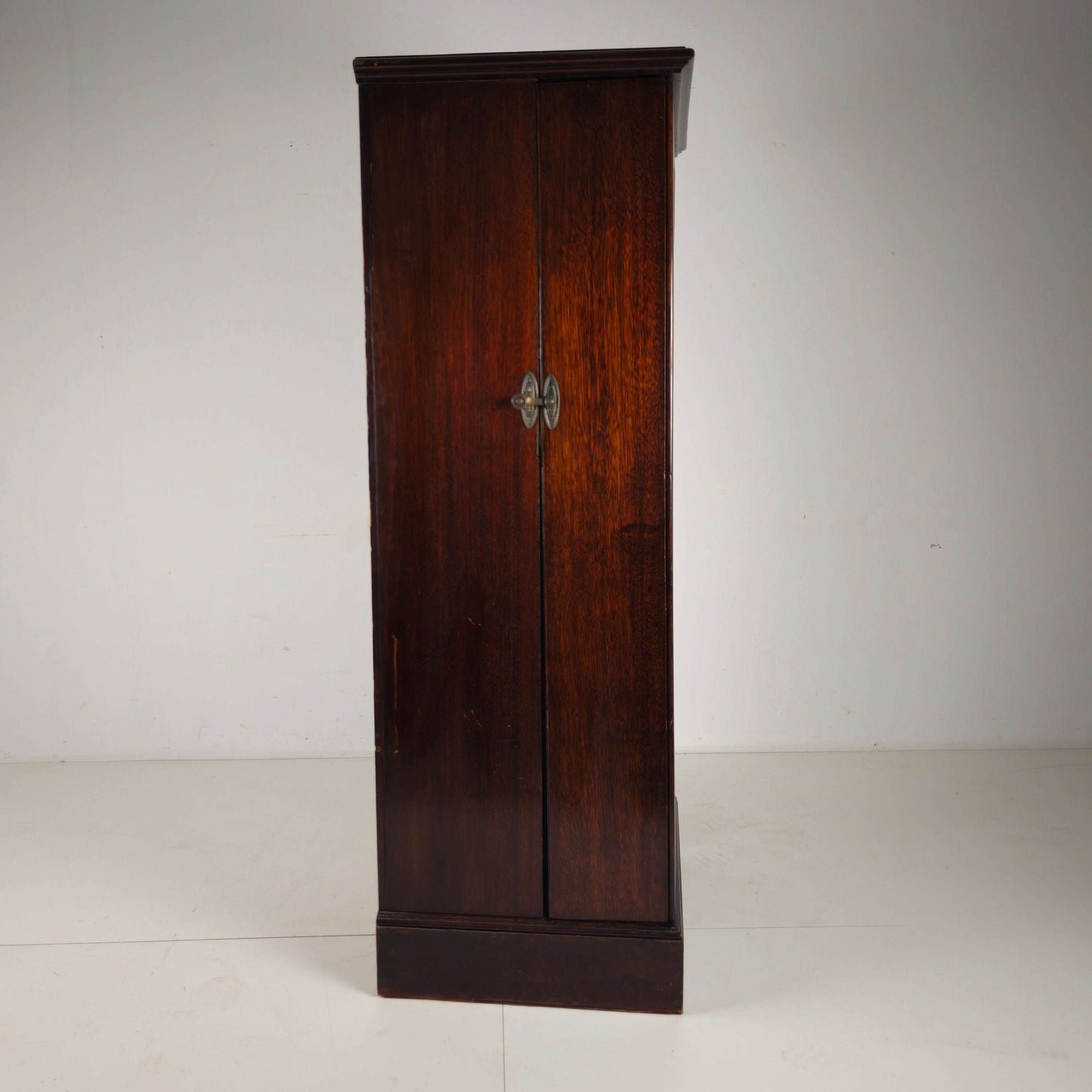 Compactom c.1920 Ship Gentleman’s Wardrobe – Model ZA G227 Compactom c.1920 Ship Gentleman’s Wardrobe – Model ZA G227