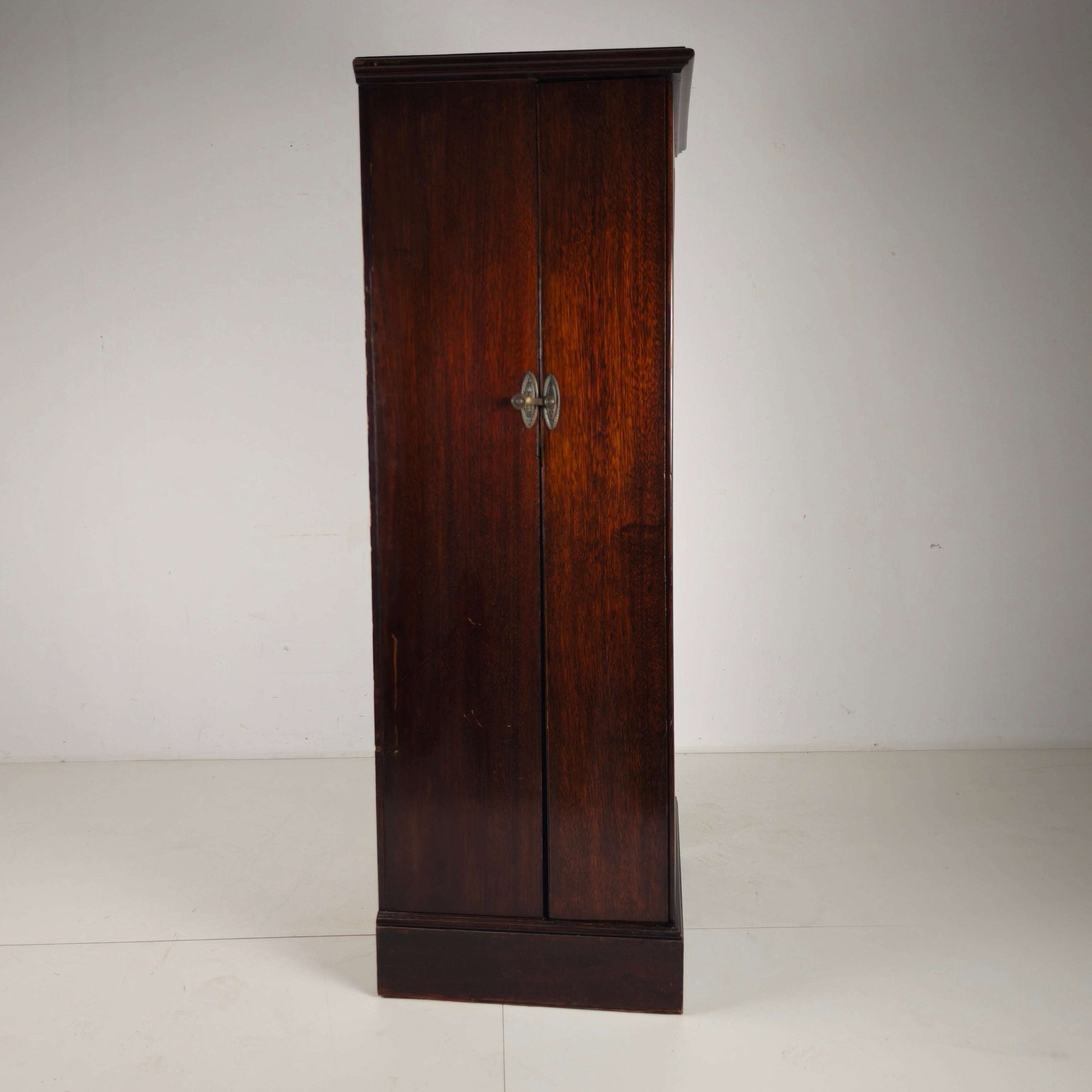 Compactom c.1920 Ship Gentleman’s Wardrobe – Model ZA G227 Compactom c.1920 Ship Gentleman’s Wardrobe – Model ZA G227