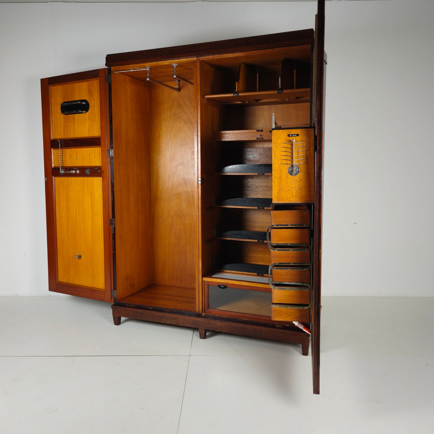 Compactom Ltd Model JCH Gentleman’s Wardrobe with Secret Drawers – England, c.1920 Compactom Ltd Model JCH Gentleman’s Wardrobe with Secret Drawers – England, c.1920