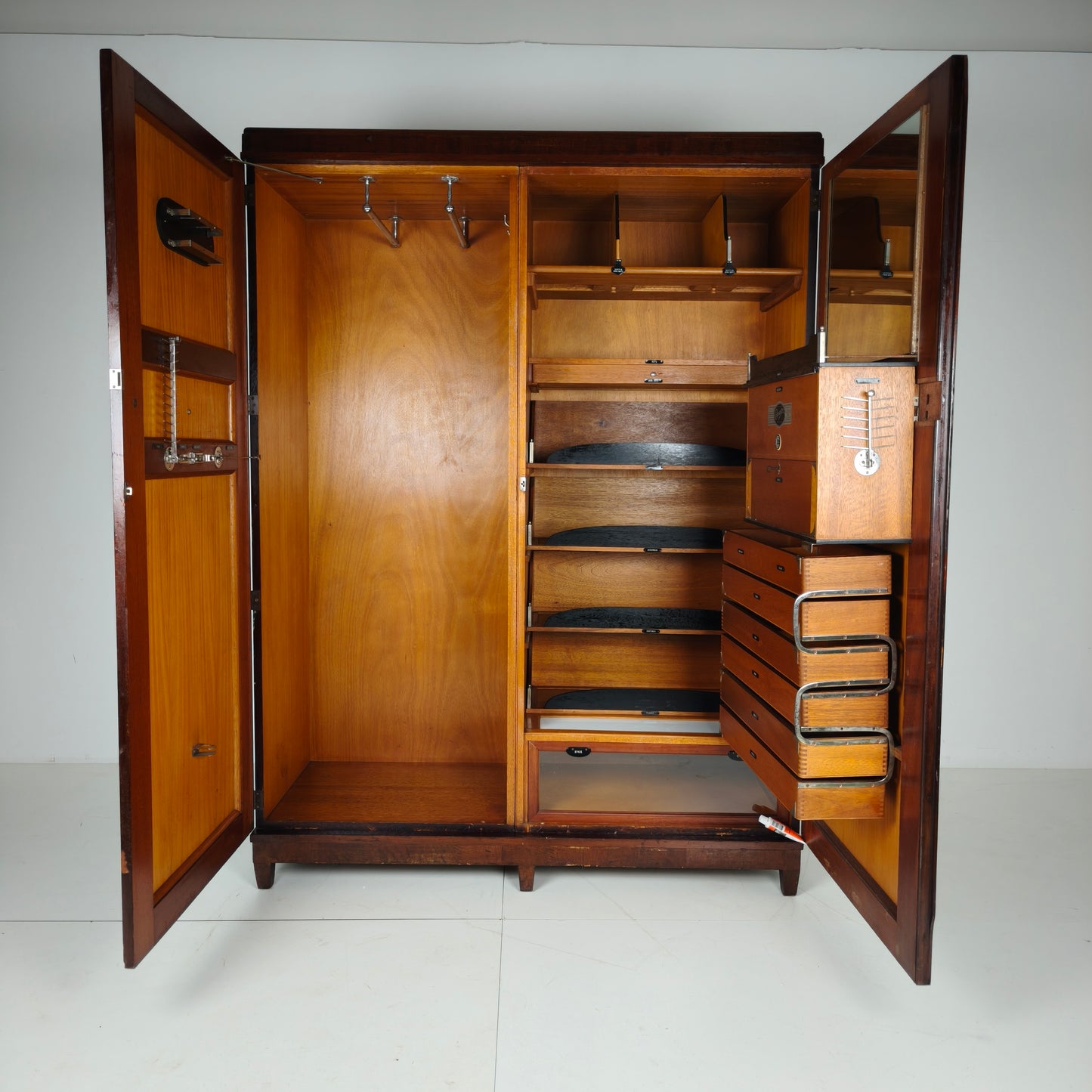 Compactom Ltd Model JCH Gentleman’s Wardrobe with Secret Drawers – England, c.1920 Compactom Ltd Model JCH Gentleman’s Wardrobe with Secret Drawers – England, c.1920