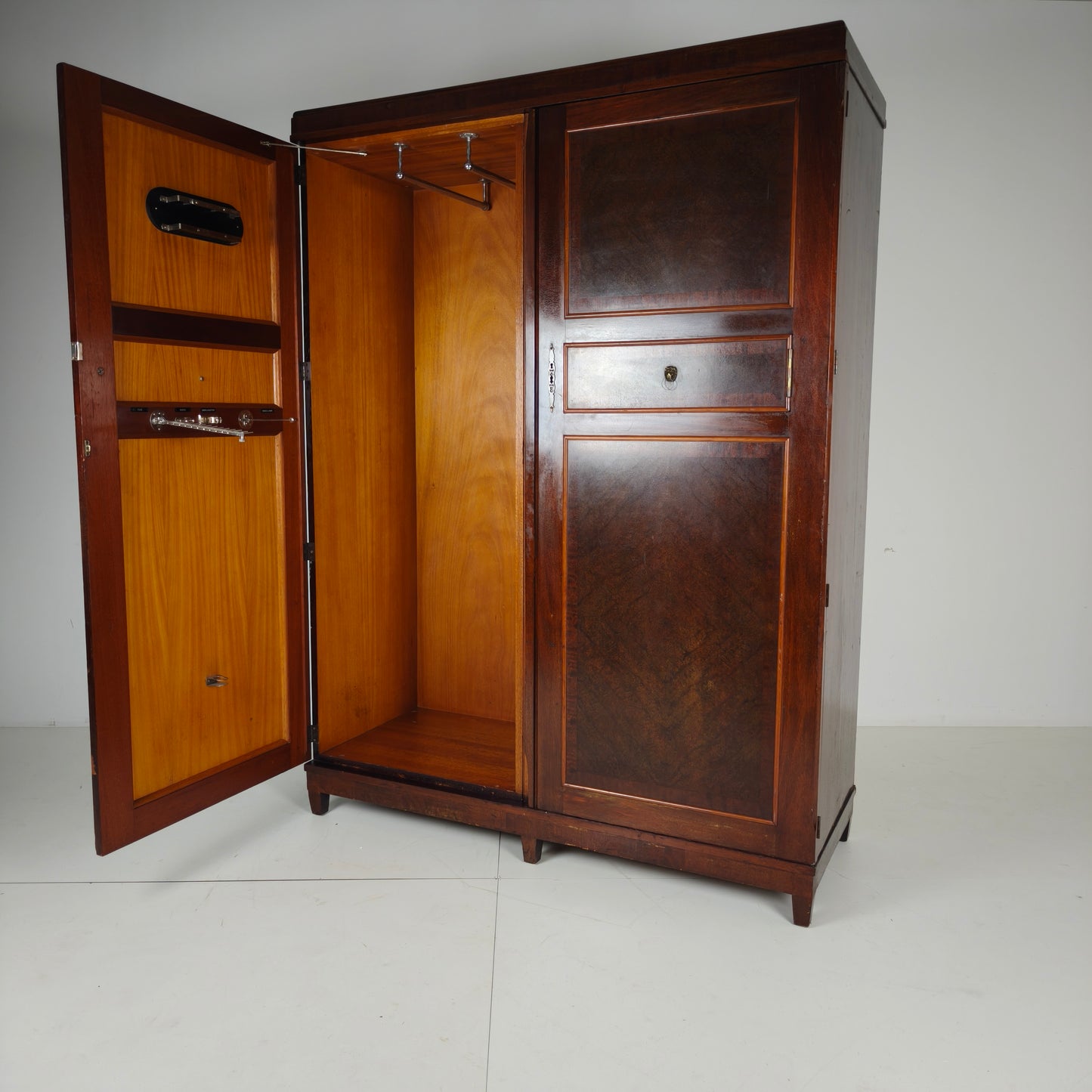 Compactom Ltd Model JCH Gentleman’s Wardrobe with Secret Drawers – England, c.1920 Compactom Ltd Model JCH Gentleman’s Wardrobe with Secret Drawers – England, c.1920