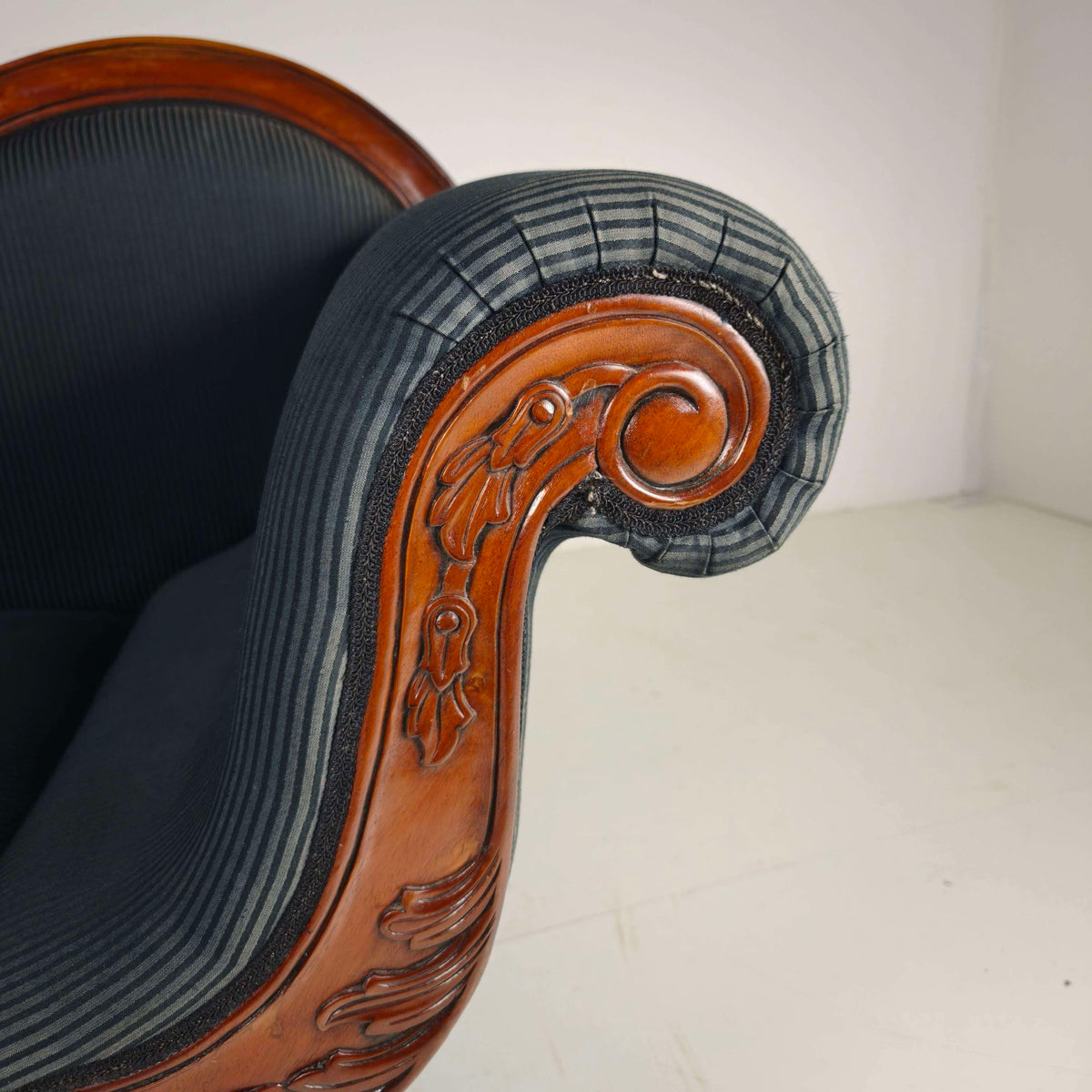 Carved Swan Chaise Longue, 20th Century Carved Swan Chaise Longue, 20th Century