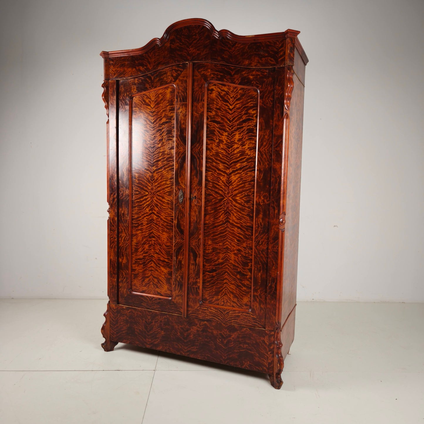19th Century Pine Linen Cupboard / Wardrobe with Flame Veneer