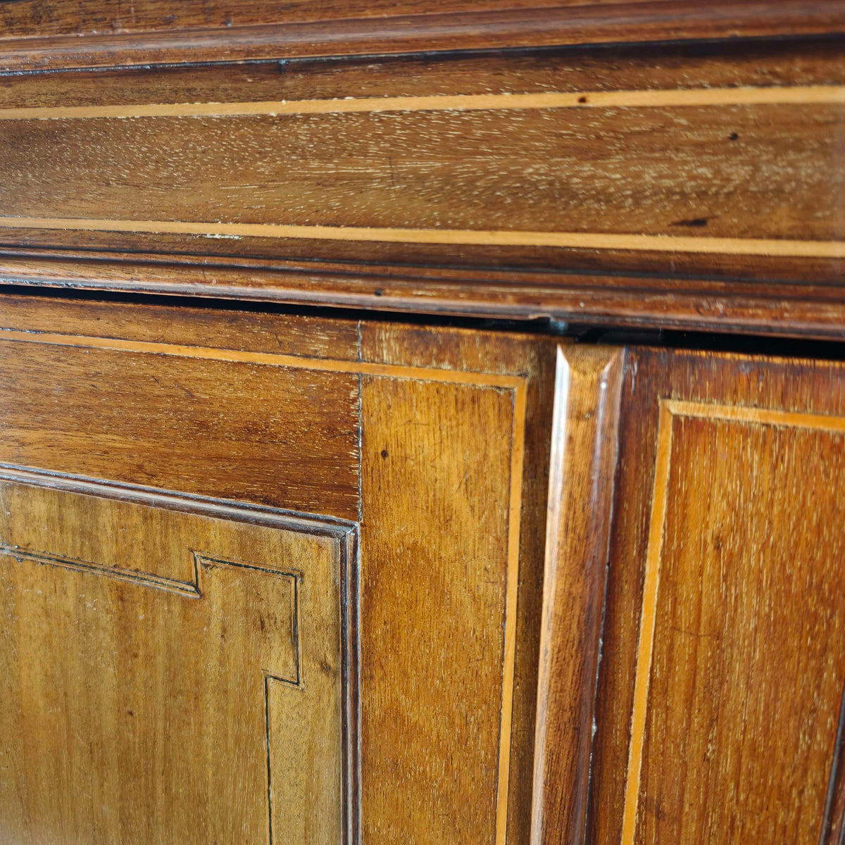 Early 19th Century English Mahogany Linen Press Cabinet, c.1820–1840 Early 19th Century English Mahogany Linen Press Cabinet, c.1820–1840