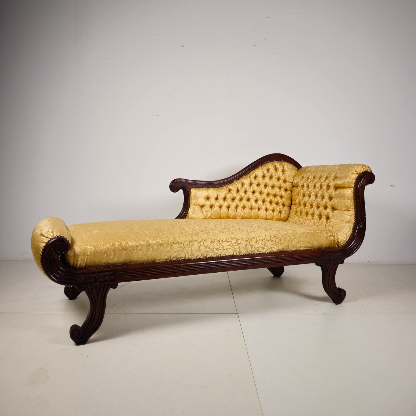 French Walnut Chaise Longue, 19th Century
