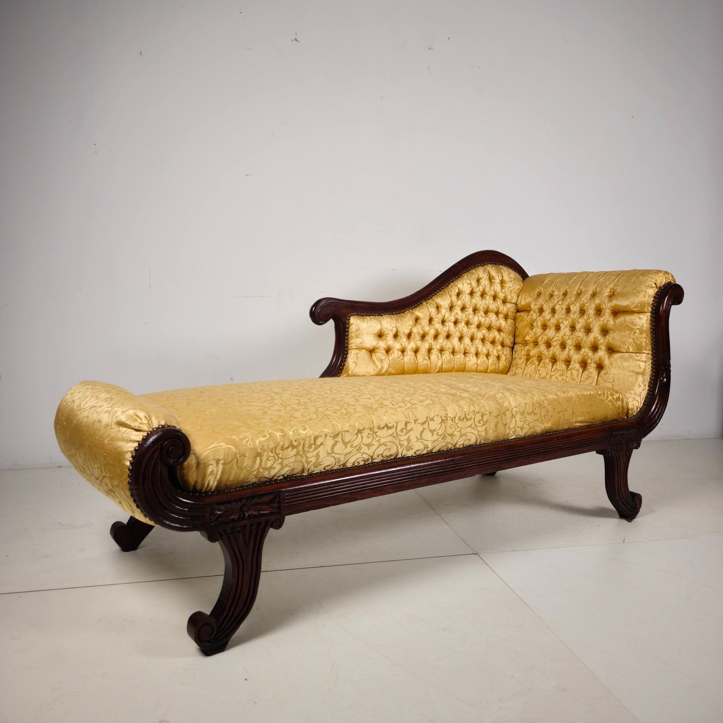 French Walnut Chaise Longue, 19th Century