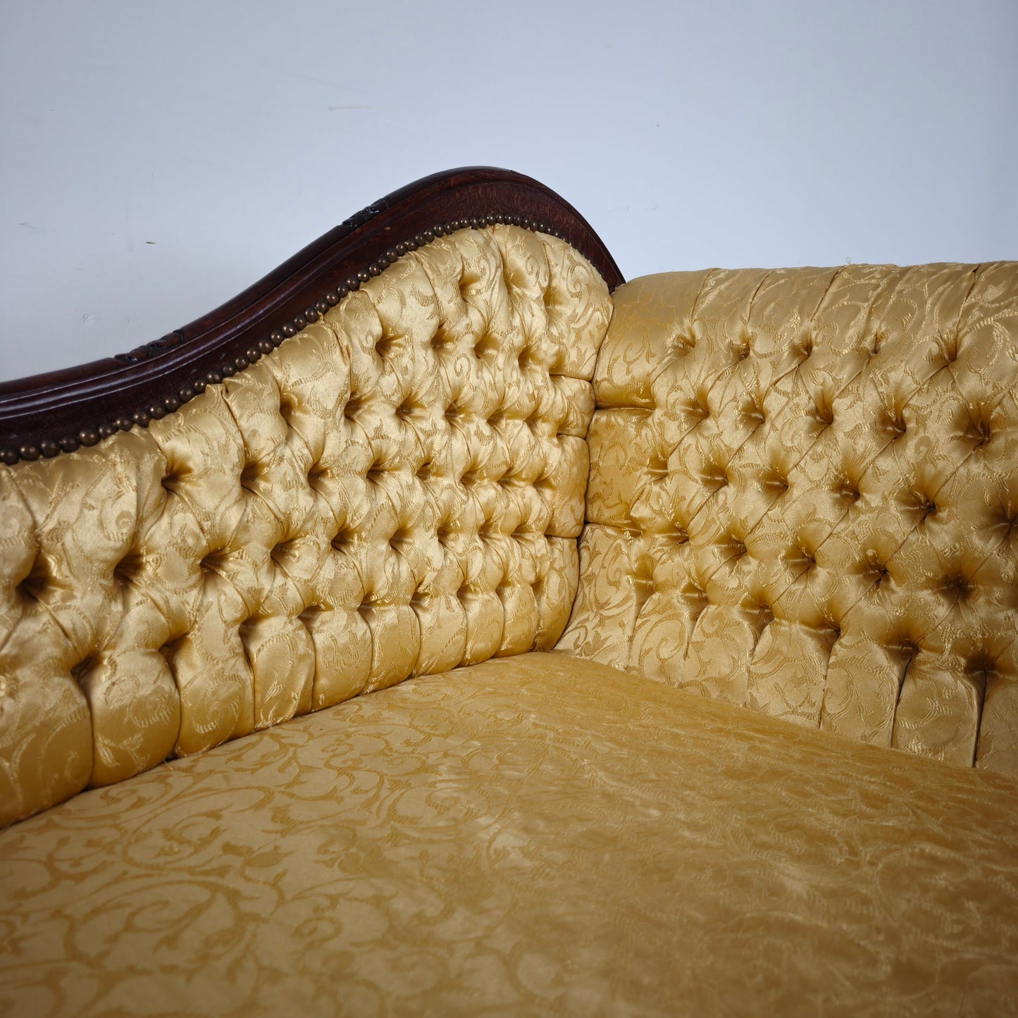 French Walnut Chaise Longue, 19th Century