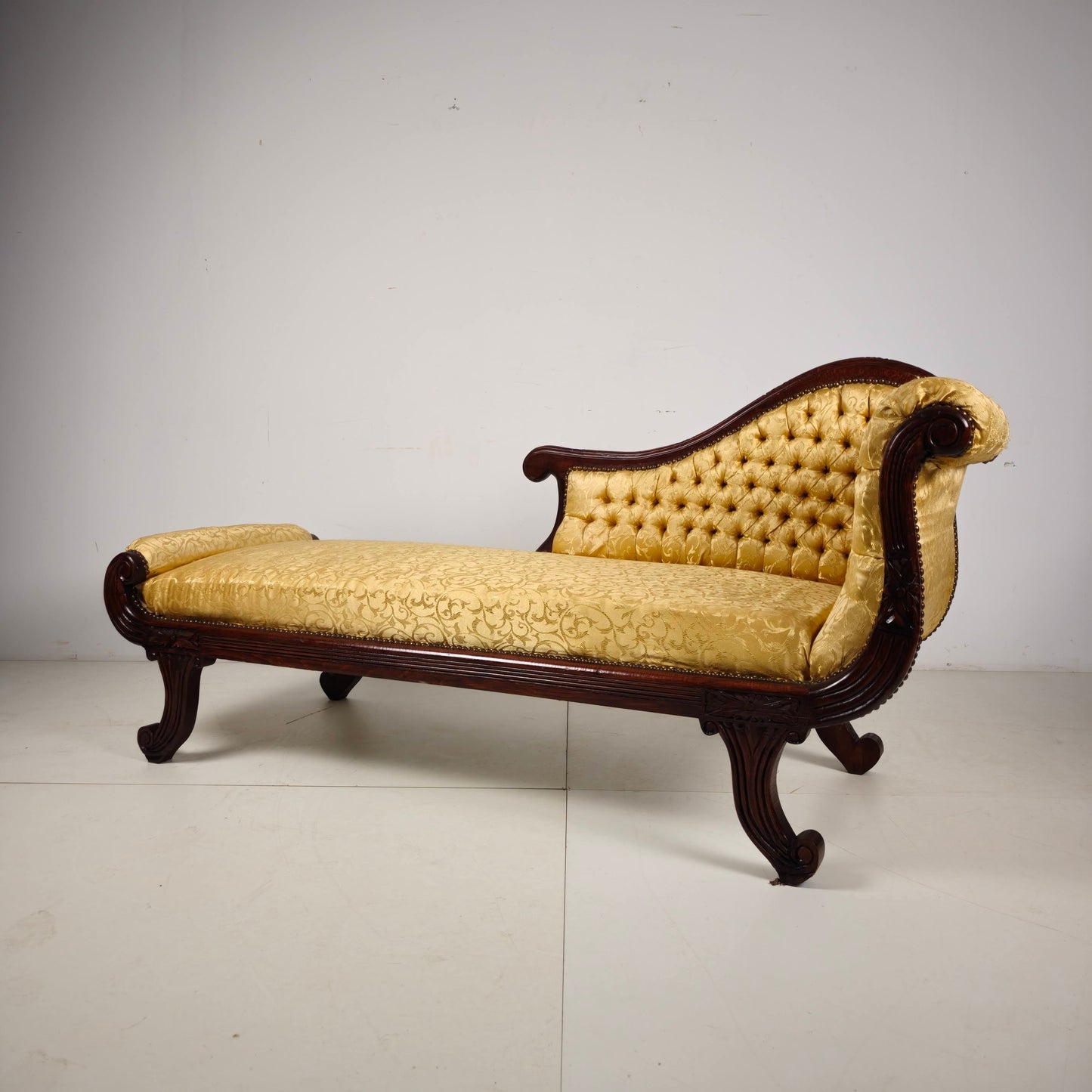 French Walnut Chaise Longue, 19th Century