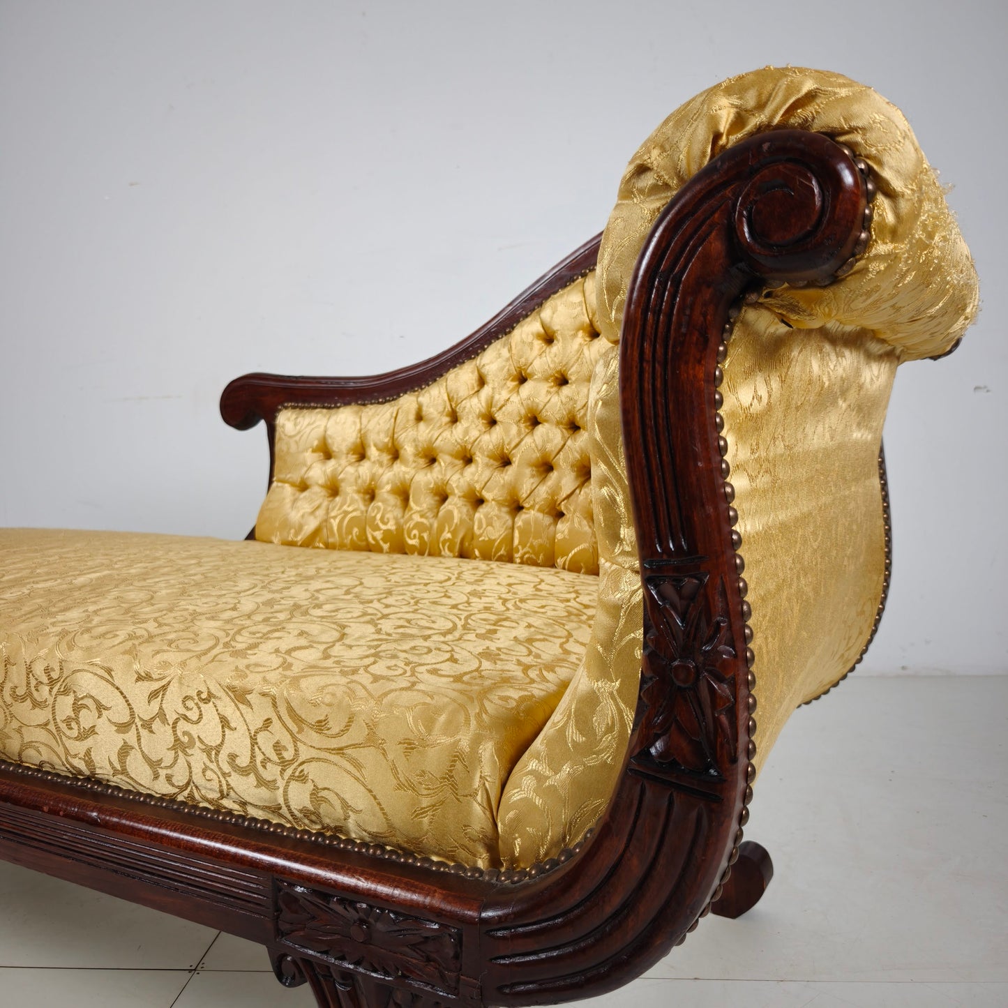 French Walnut Chaise Longue, 19th Century