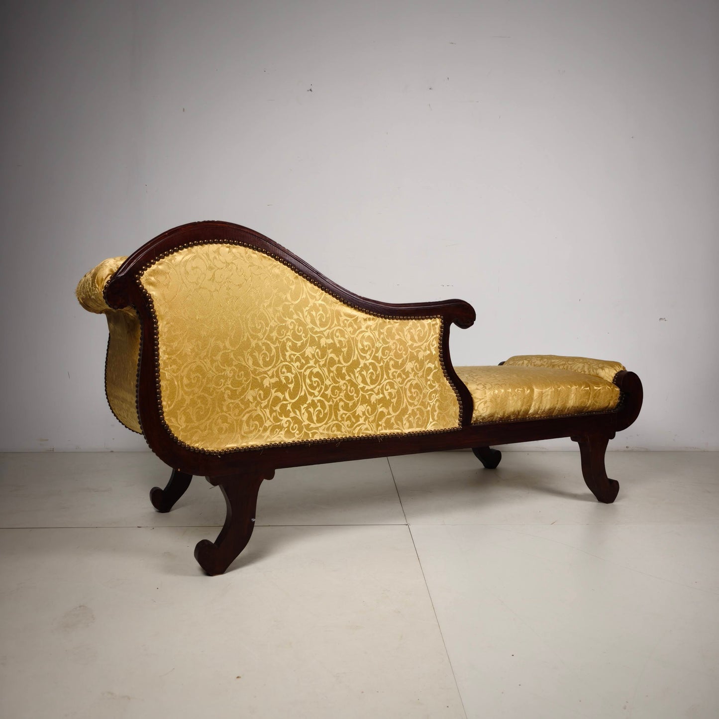 French Walnut Chaise Longue, 19th Century
