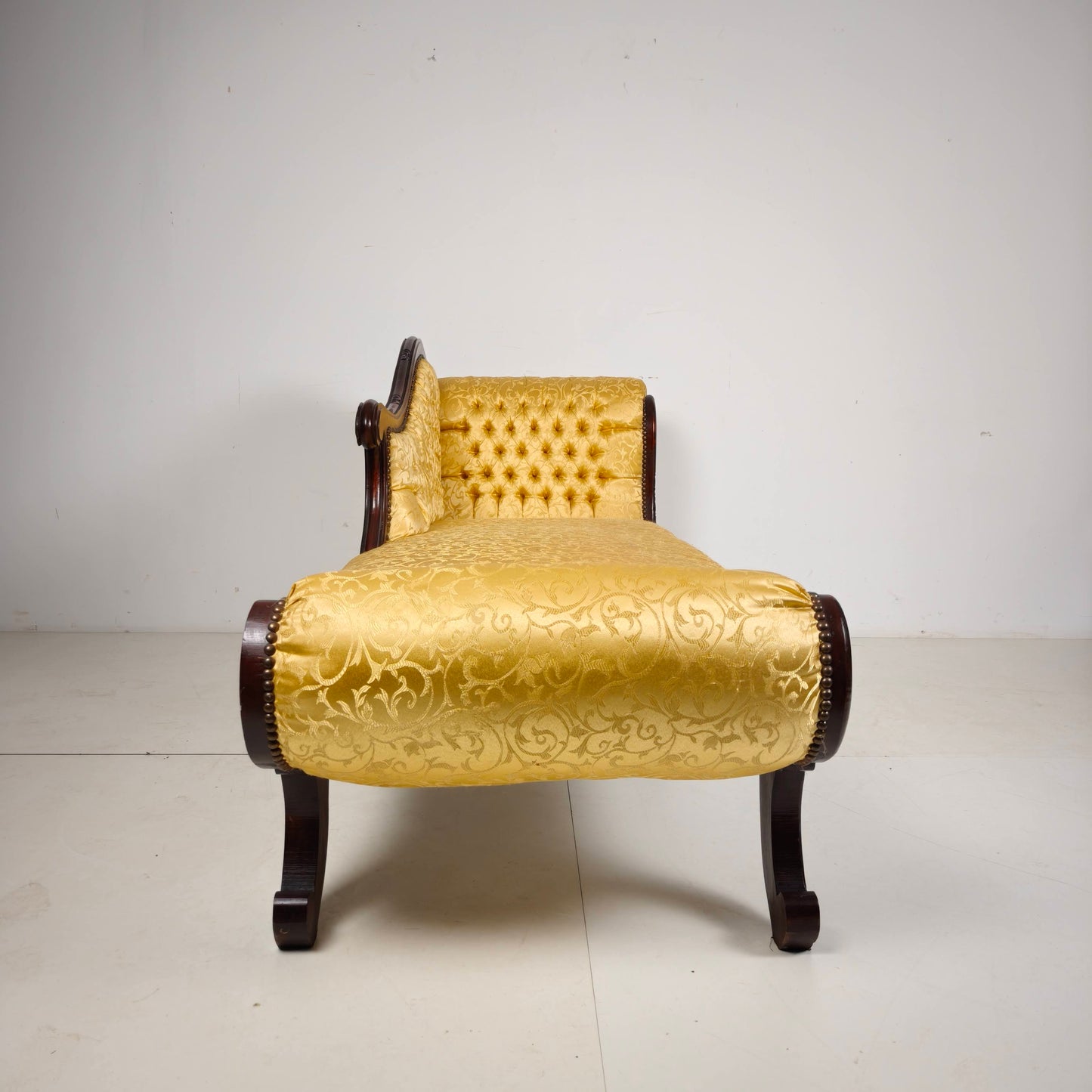 French Walnut Chaise Longue, 19th Century
