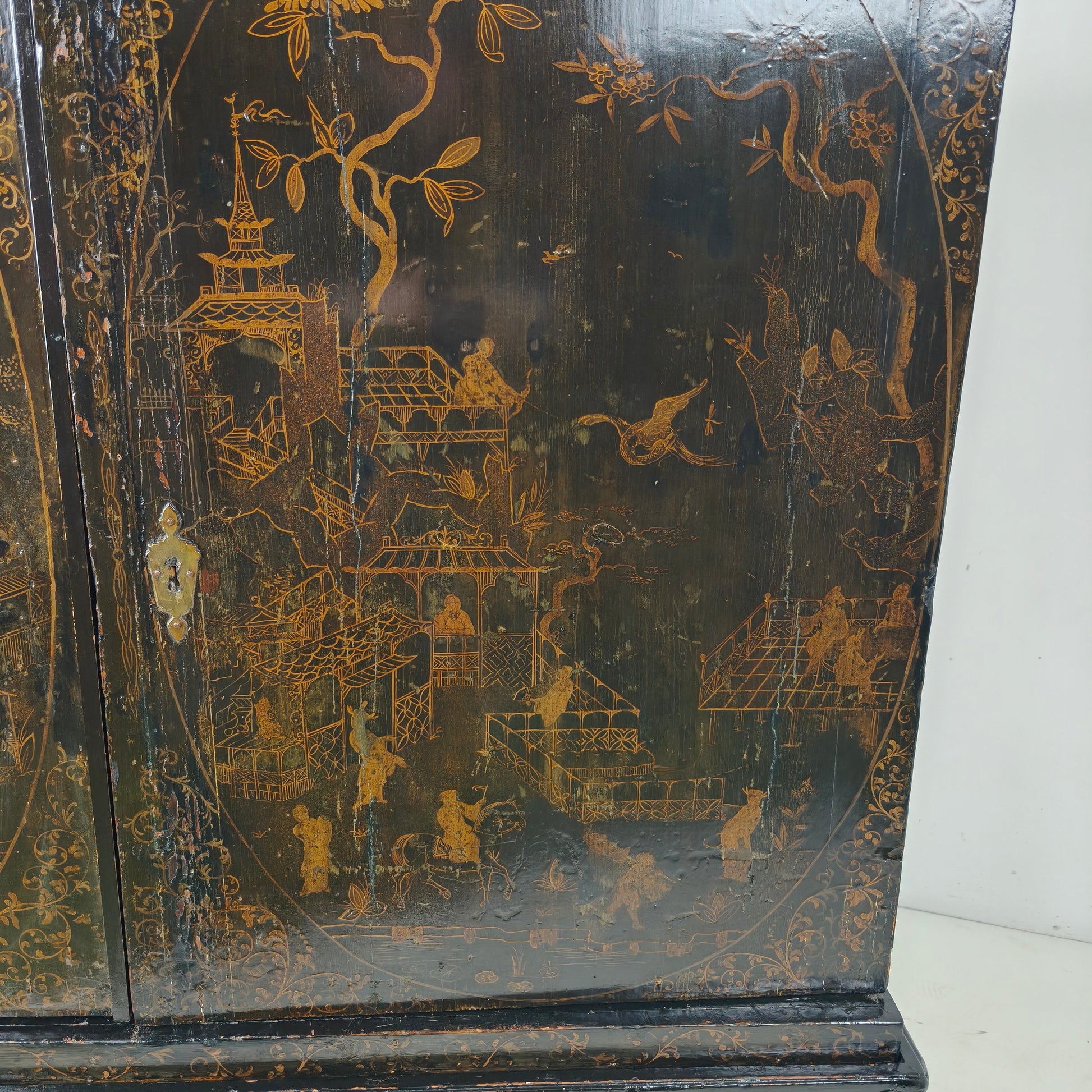A rare early 18th-century Dutch japanned chinoiserie cabinet, circa 1700 A rare early 18th-century Dutch japanned chinoiserie cabinet, circa 1700
