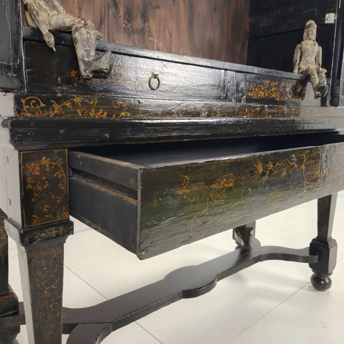 A rare early 18th-century Dutch japanned chinoiserie cabinet, circa 1700 A rare early 18th-century Dutch japanned chinoiserie cabinet, circa 1700