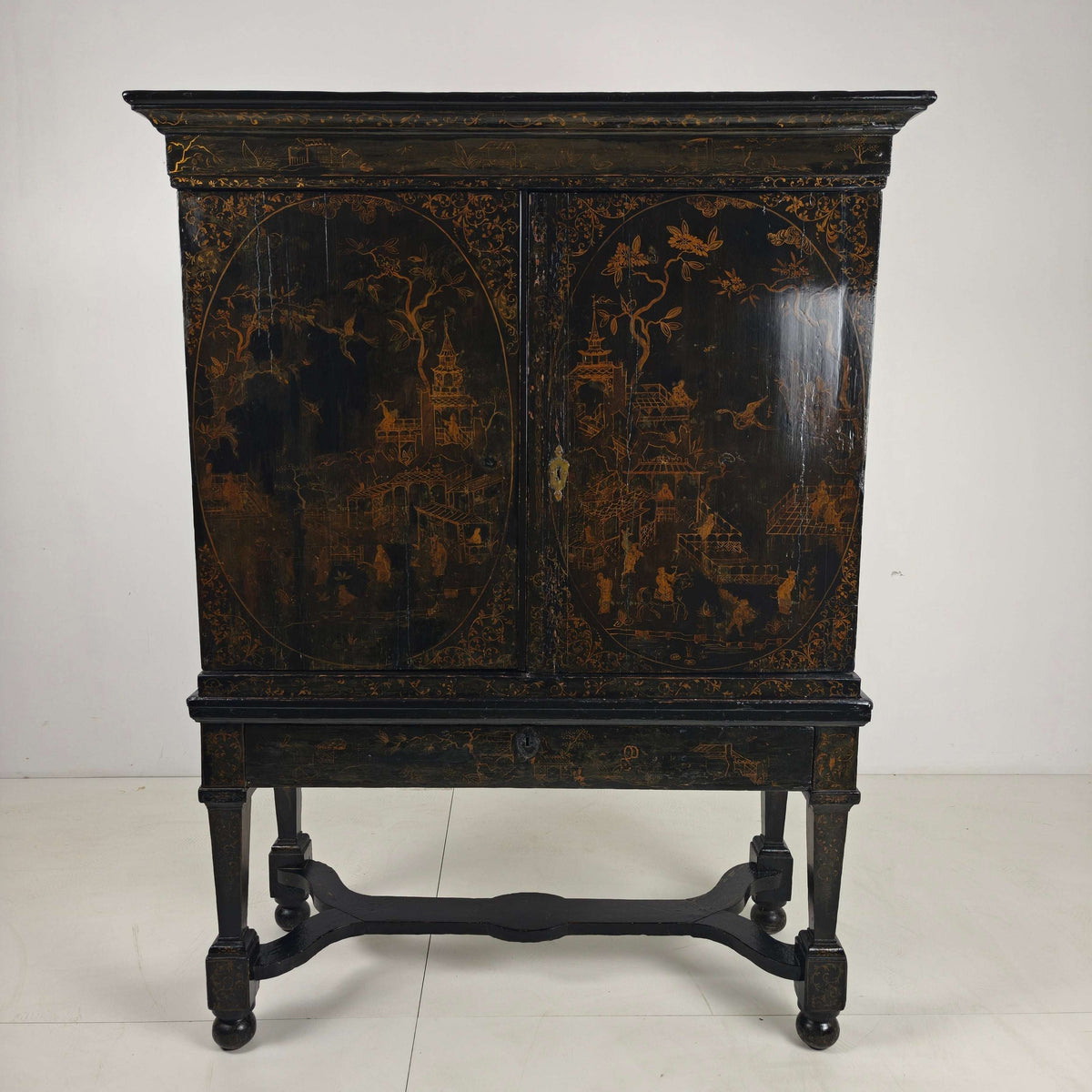 A rare early 18th-century Dutch japanned chinoiserie cabinet, circa 1700 A rare early 18th-century Dutch japanned chinoiserie cabinet, circa 1700