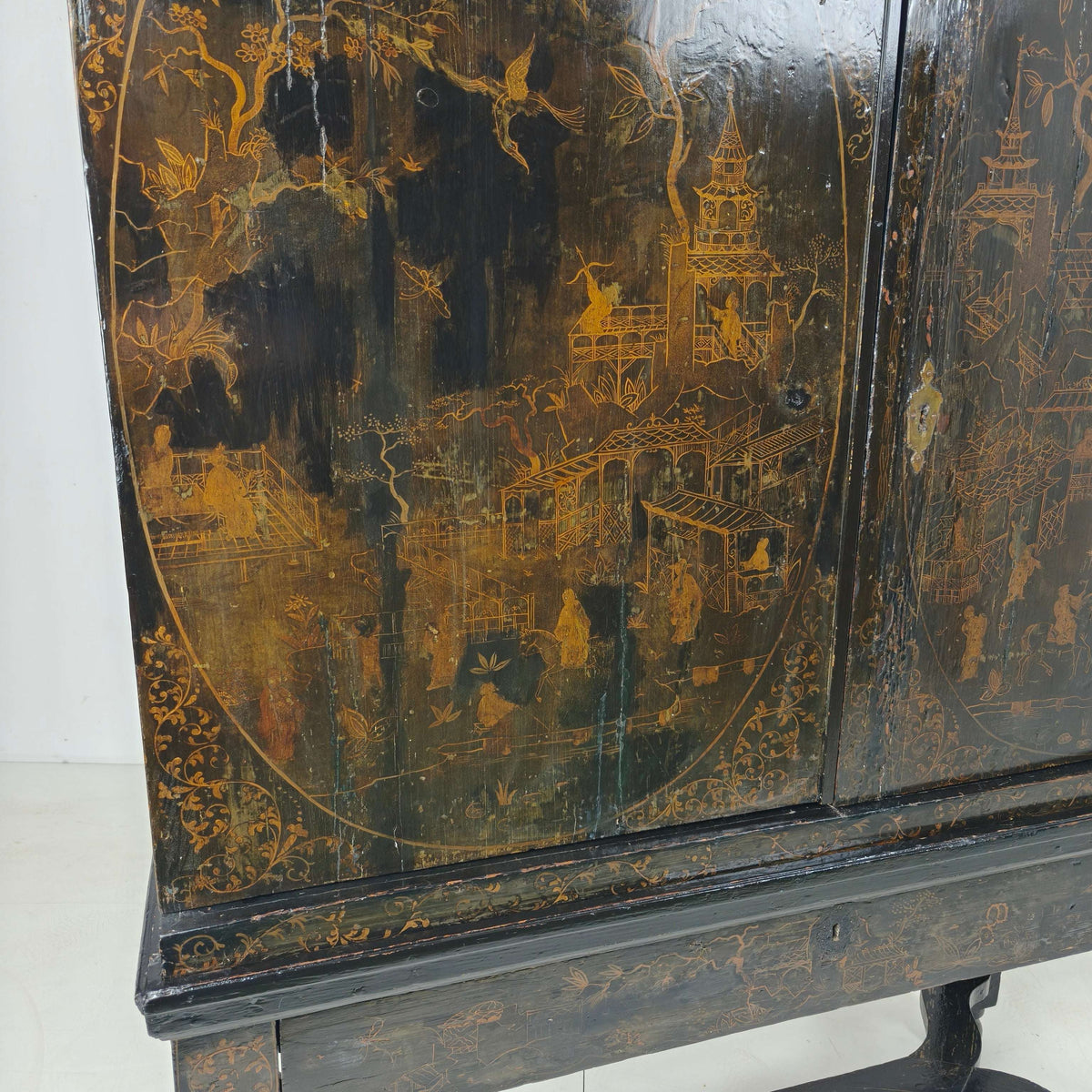 A rare early 18th-century Dutch japanned chinoiserie cabinet, circa 1700 A rare early 18th-century Dutch japanned chinoiserie cabinet, circa 1700