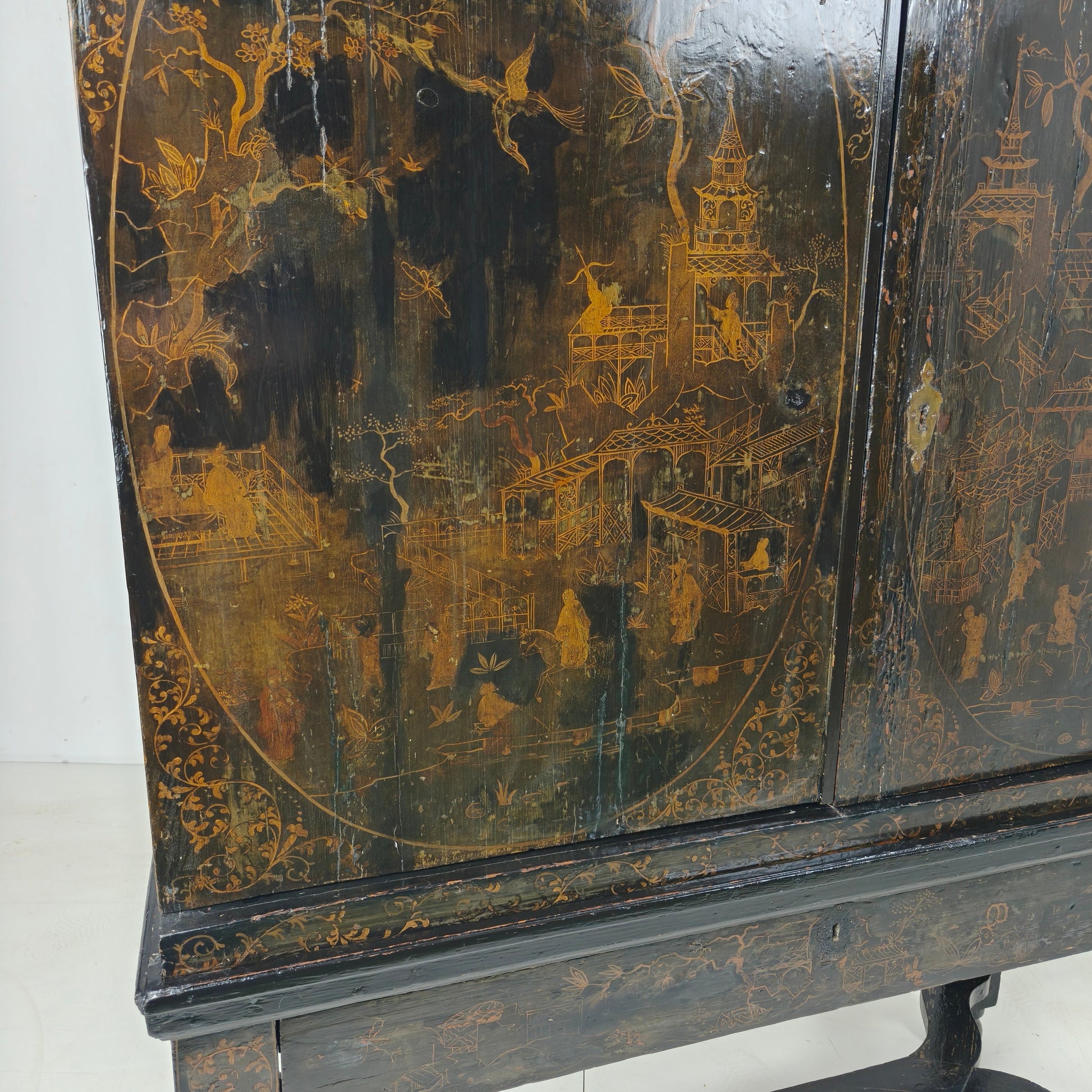A rare early 18th-century Dutch japanned chinoiserie cabinet, circa 1700 A rare early 18th-century Dutch japanned chinoiserie cabinet, circa 1700