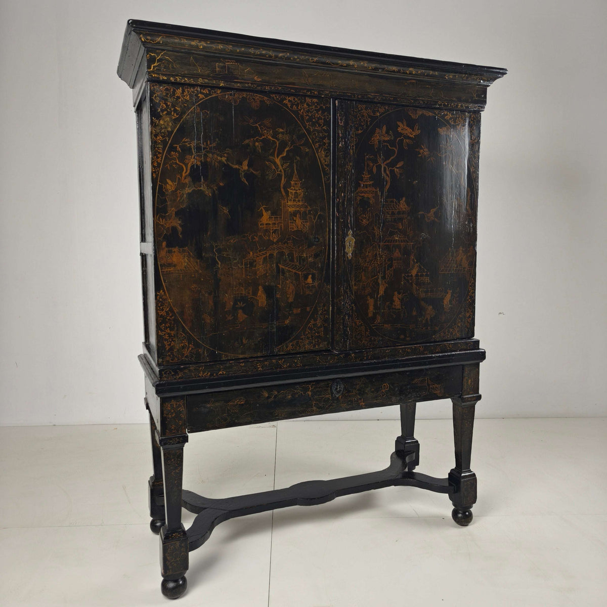 A rare early 18th-century Dutch japanned chinoiserie cabinet, circa 1700 A rare early 18th-century Dutch japanned chinoiserie cabinet, circa 1700