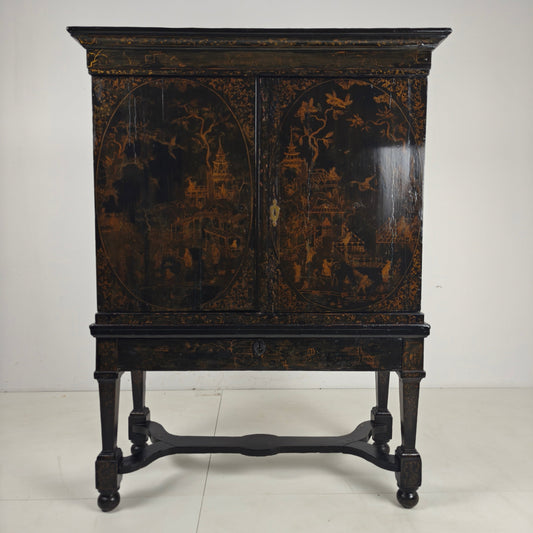 A rare early 18th-century Dutch japanned chinoiserie cabinet, circa 1700 A rare early 18th-century Dutch japanned chinoiserie cabinet, circa 1700