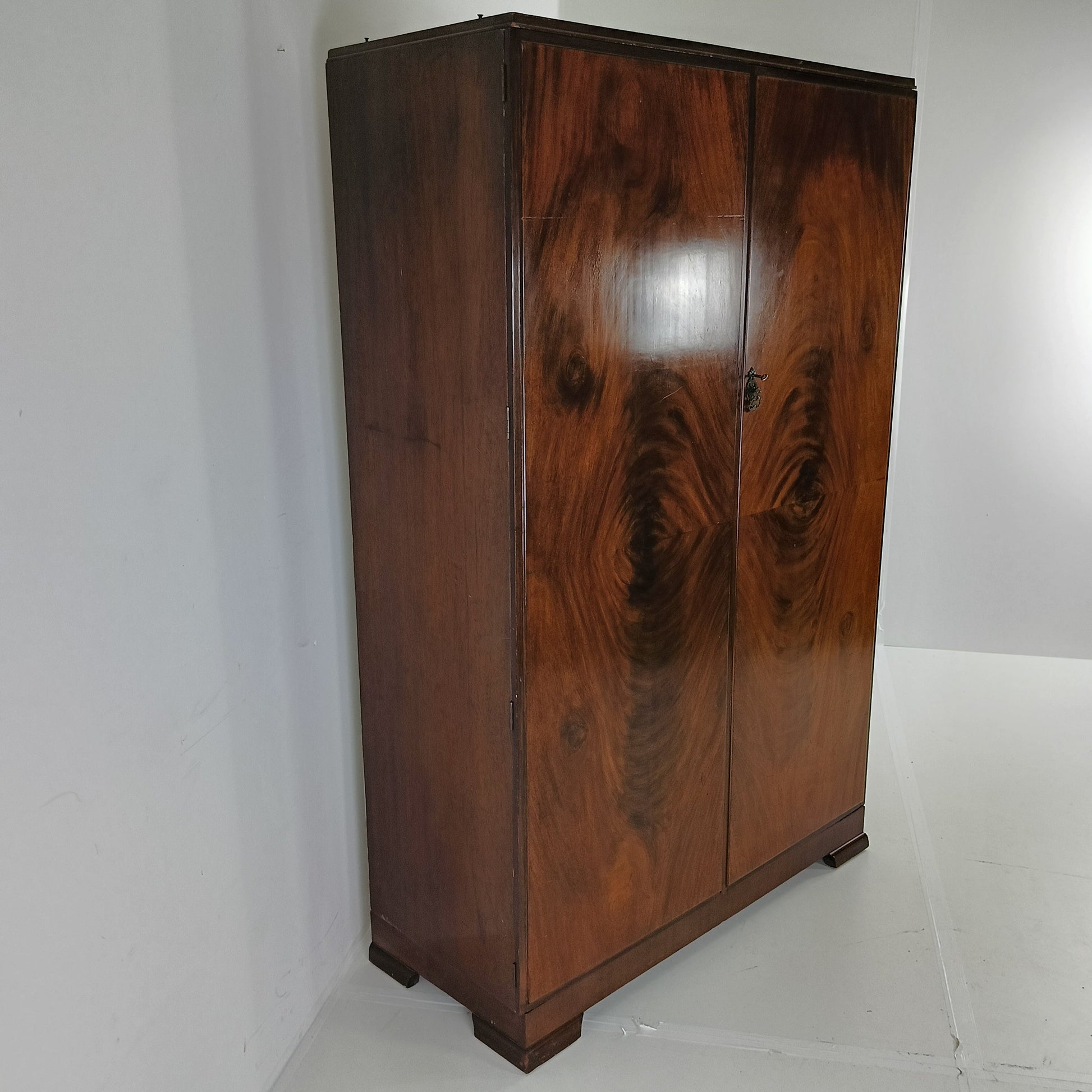 Amazing English Art Deco Burrnut Wardrobe Amazing English Art Deco Burrnut Wardrobe