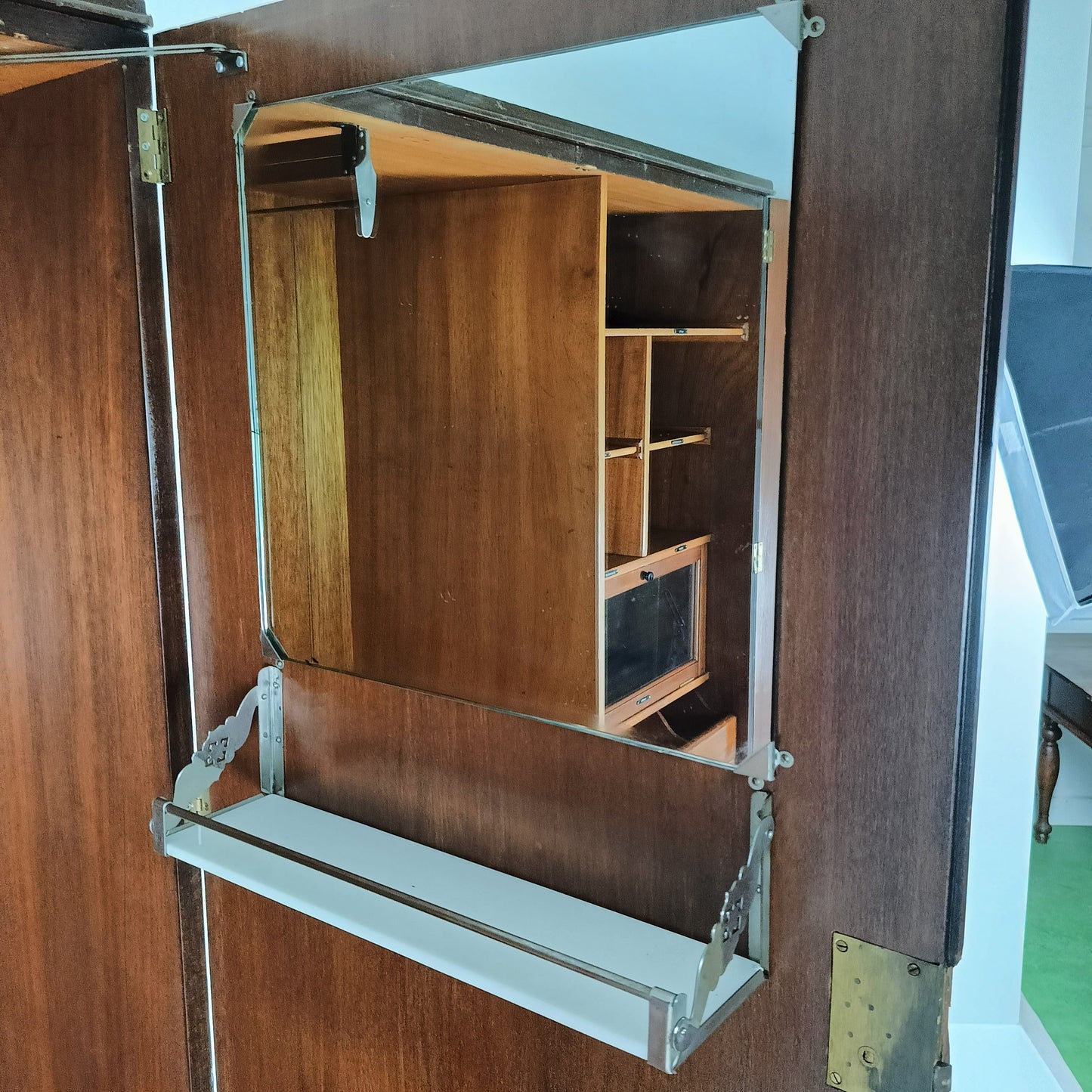 Amazing English Art Deco Burrnut Wardrobe Amazing English Art Deco Burrnut Wardrobe