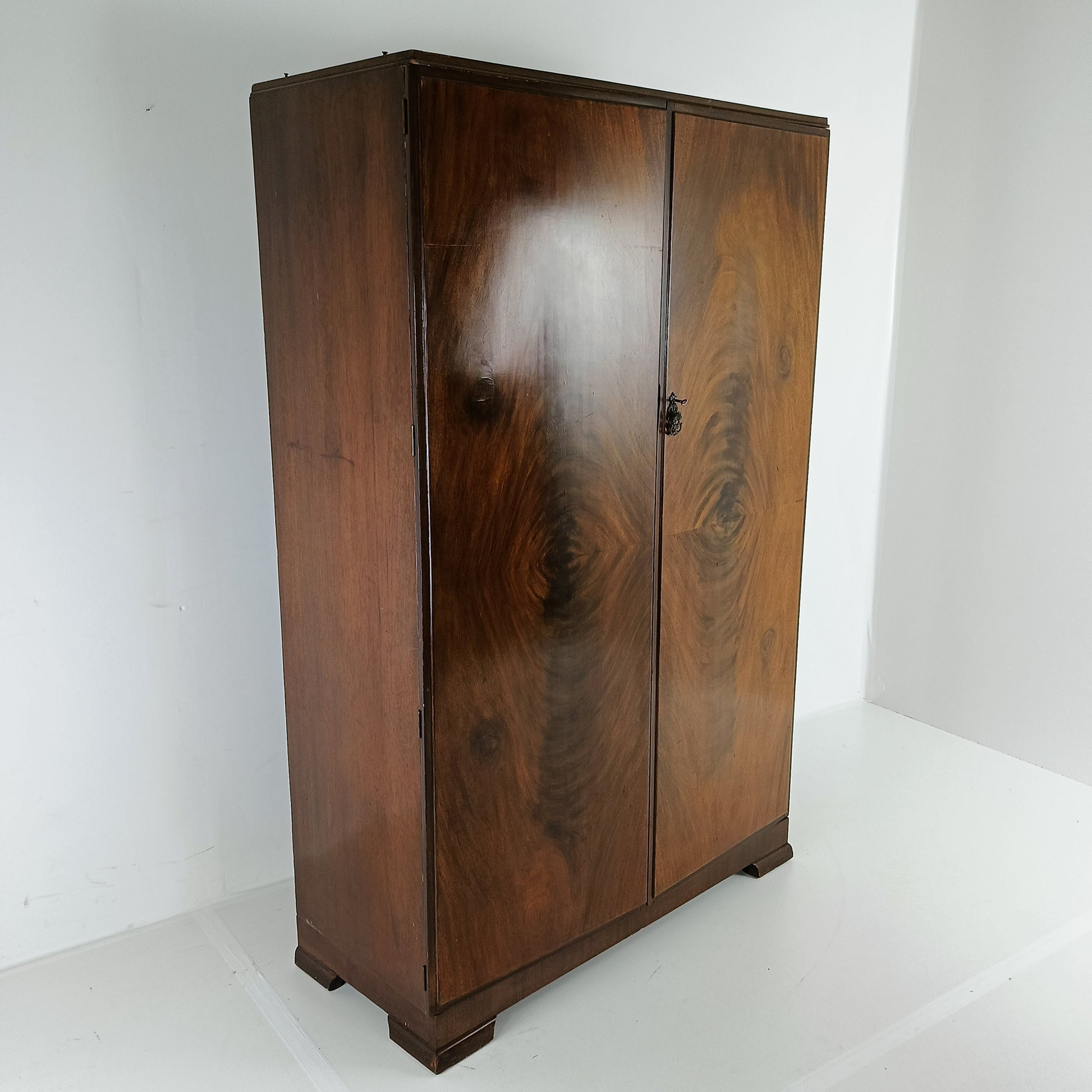 Amazing English Art Deco Burrnut Wardrobe Amazing English Art Deco Burrnut Wardrobe
