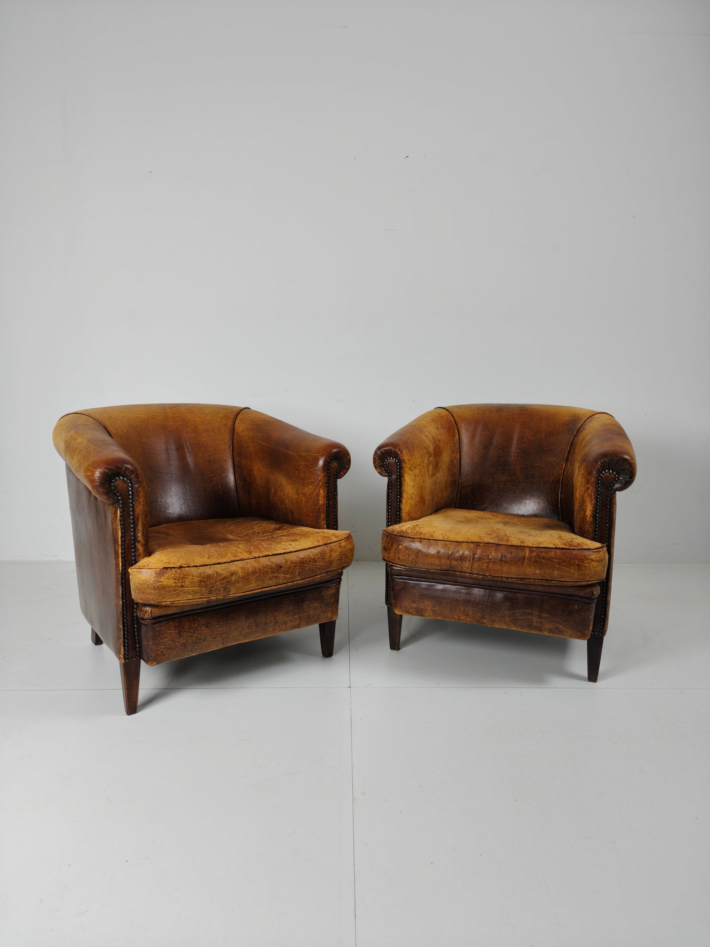 Amazing Patinated Sheep Leather Set of Chairs Amazing Patinated Sheep Leather Set of Chairs