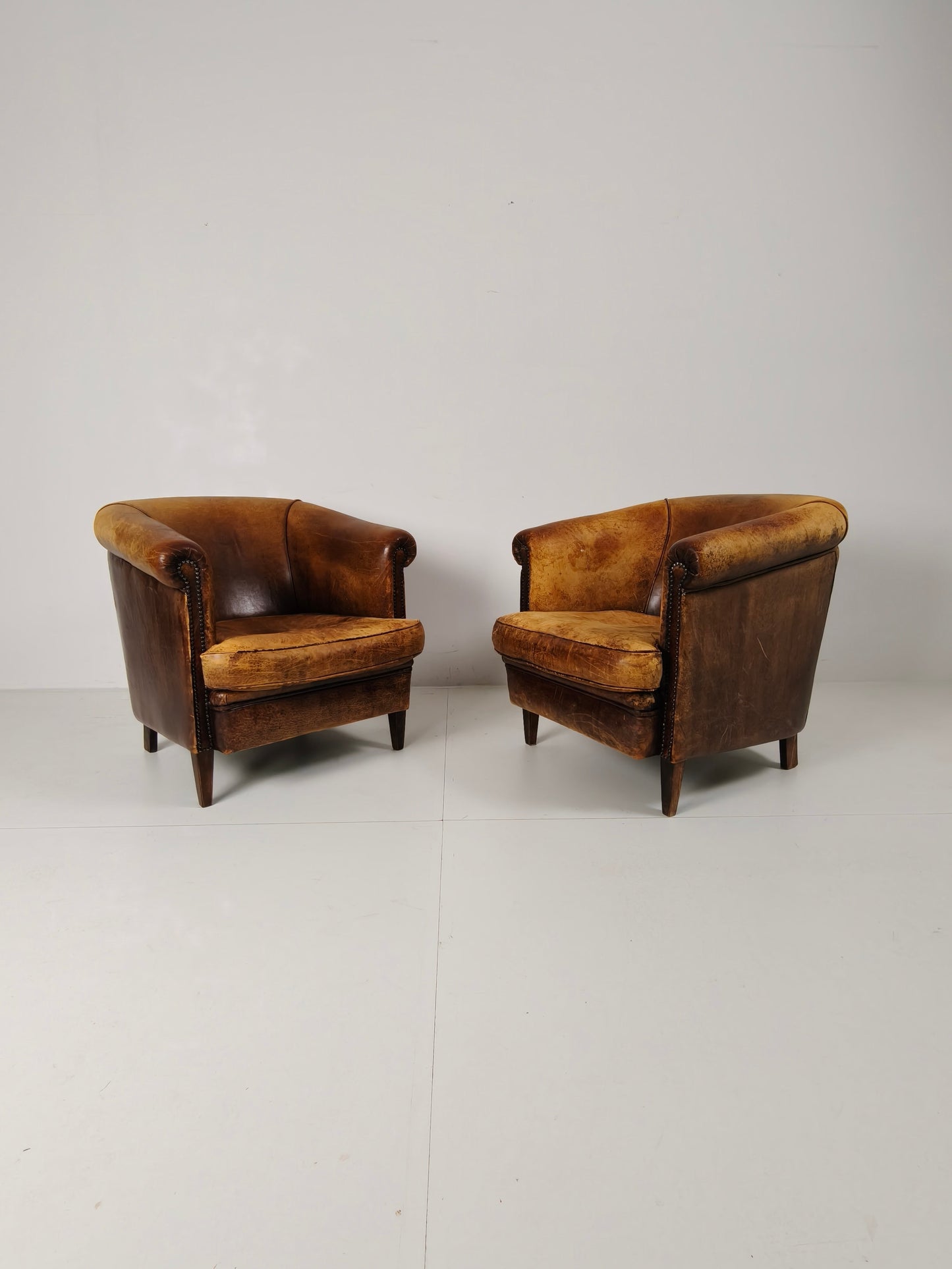 Amazing Patinated Sheep Leather Set of Chairs Amazing Patinated Sheep Leather Set of Chairs