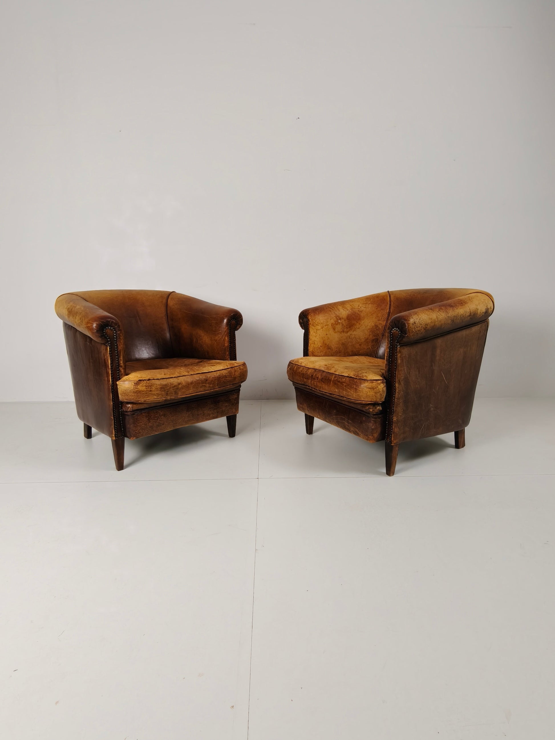 Amazing Patinated Sheep Leather Set of Chairs Amazing Patinated Sheep Leather Set of Chairs
