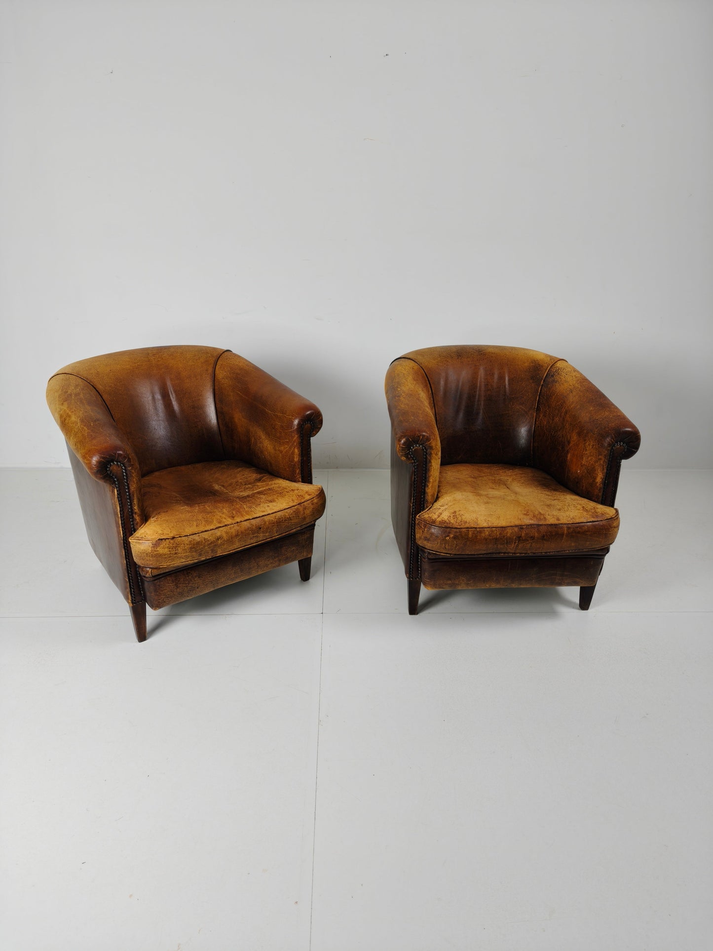 Amazing Patinated Sheep Leather Set of Chairs Amazing Patinated Sheep Leather Set of Chairs