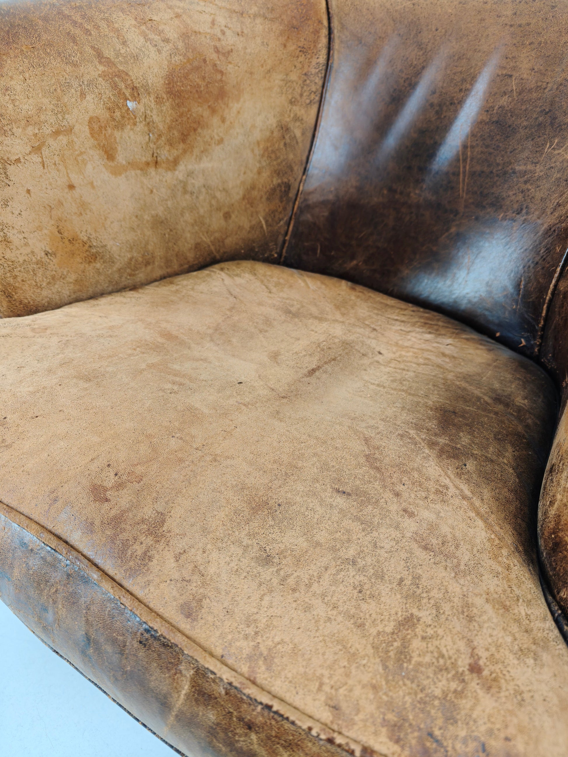 Amazing Patinated Sheep Leather Set of Chairs Amazing Patinated Sheep Leather Set of Chairs