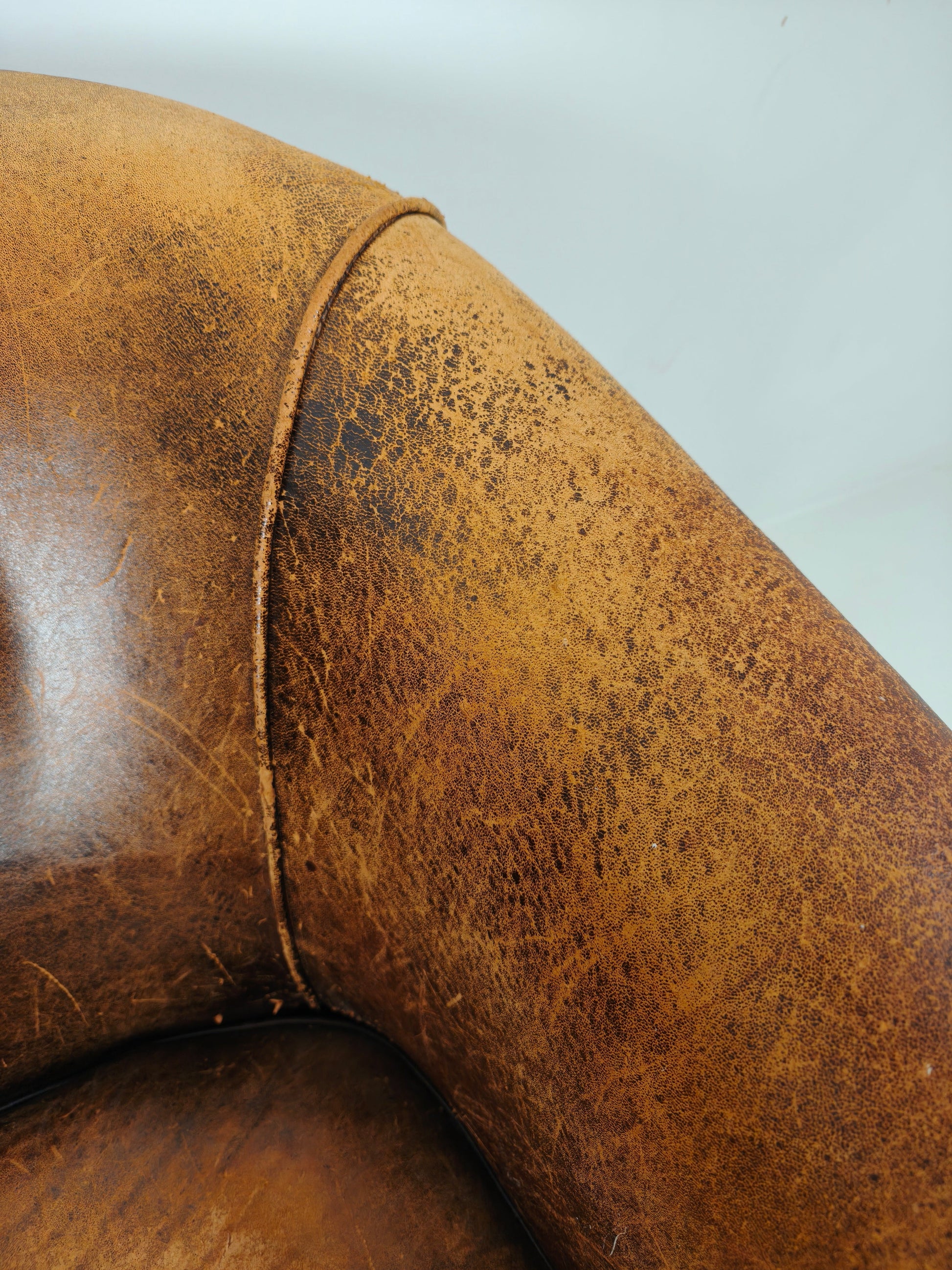 Amazing Patinated Sheep Leather Set of Chairs Amazing Patinated Sheep Leather Set of Chairs