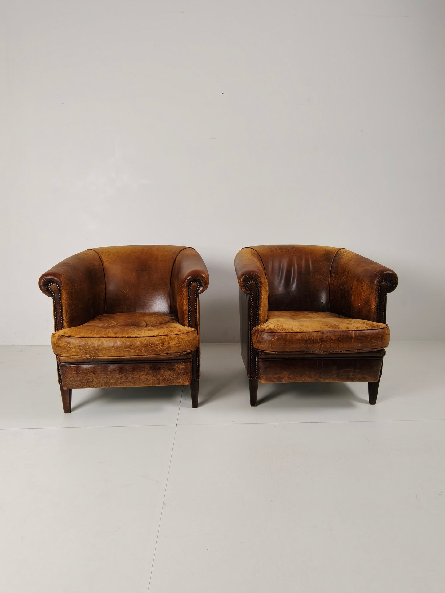 Amazing Patinated Sheep Leather Set of Chairs Amazing Patinated Sheep Leather Set of Chairs