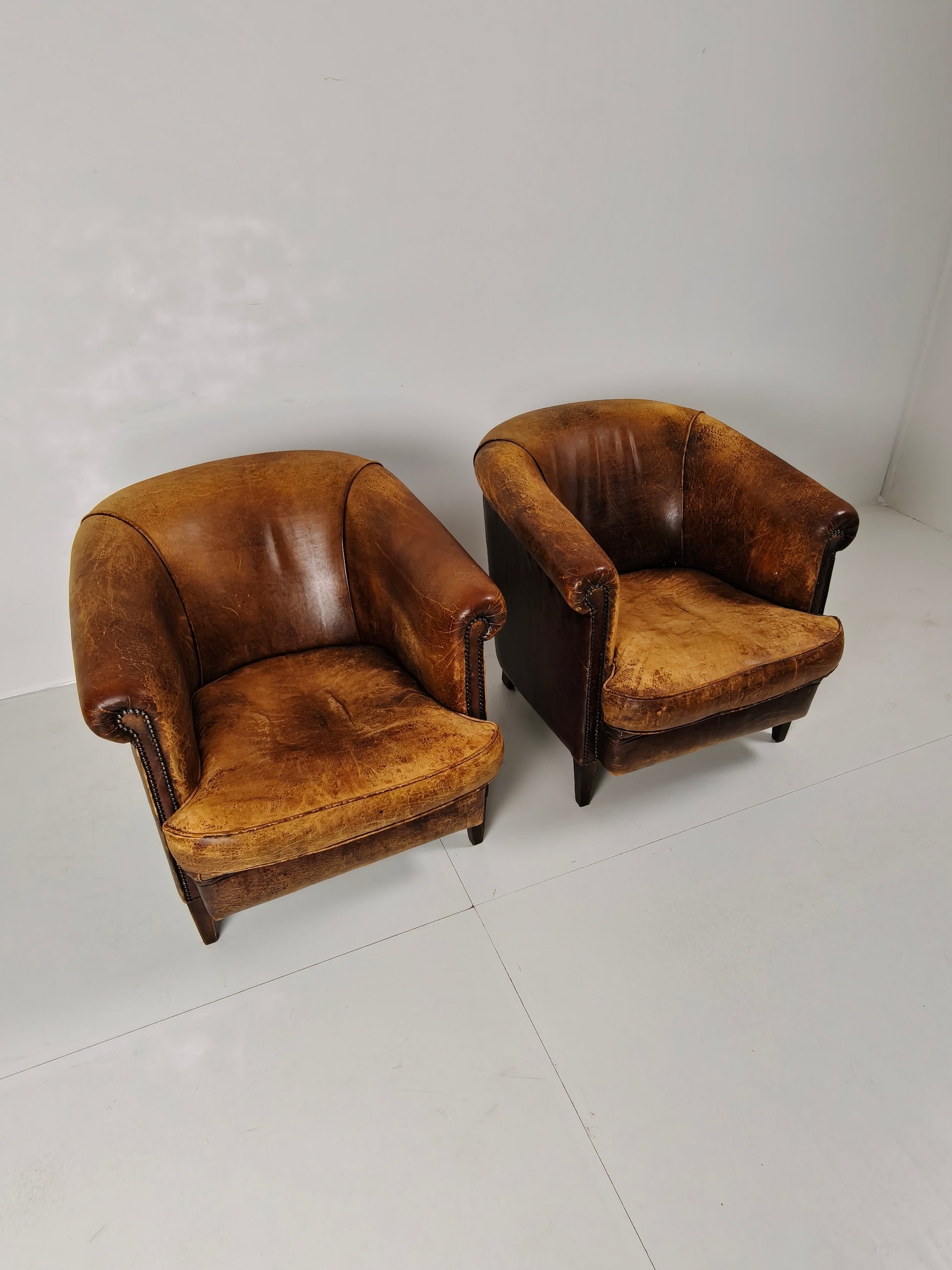 Amazing Patinated Sheep Leather Set of Chairs Amazing Patinated Sheep Leather Set of Chairs