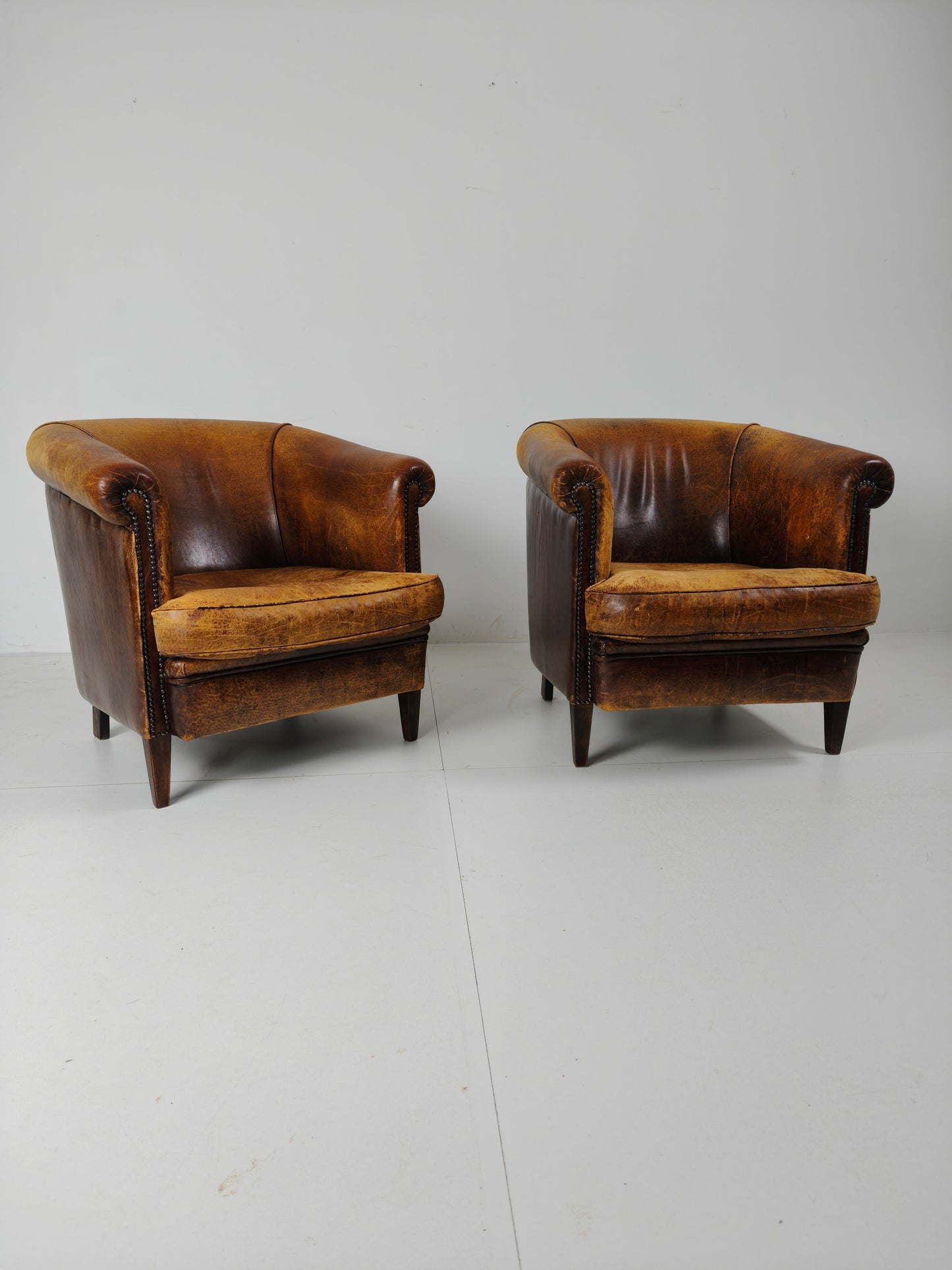 Amazing Patinated Sheep Leather Set of Chairs Amazing Patinated Sheep Leather Set of Chairs
