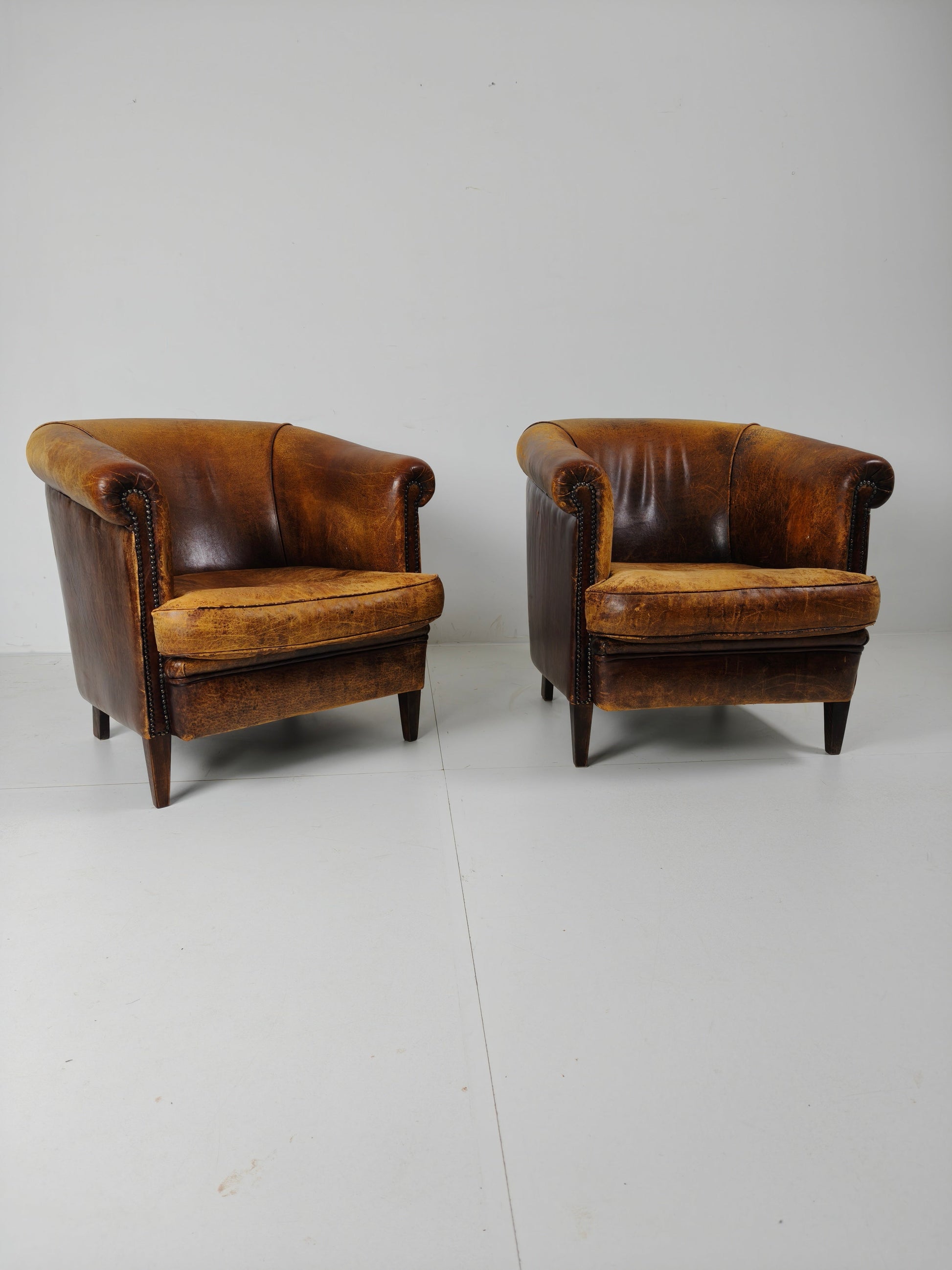 Amazing Patinated Sheep Leather Set of Chairs Amazing Patinated Sheep Leather Set of Chairs