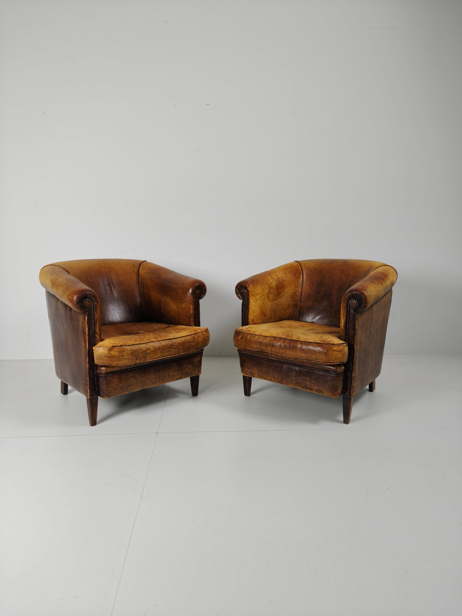 Amazing Patinated Sheep Leather Set of Chairs Amazing Patinated Sheep Leather Set of Chairs