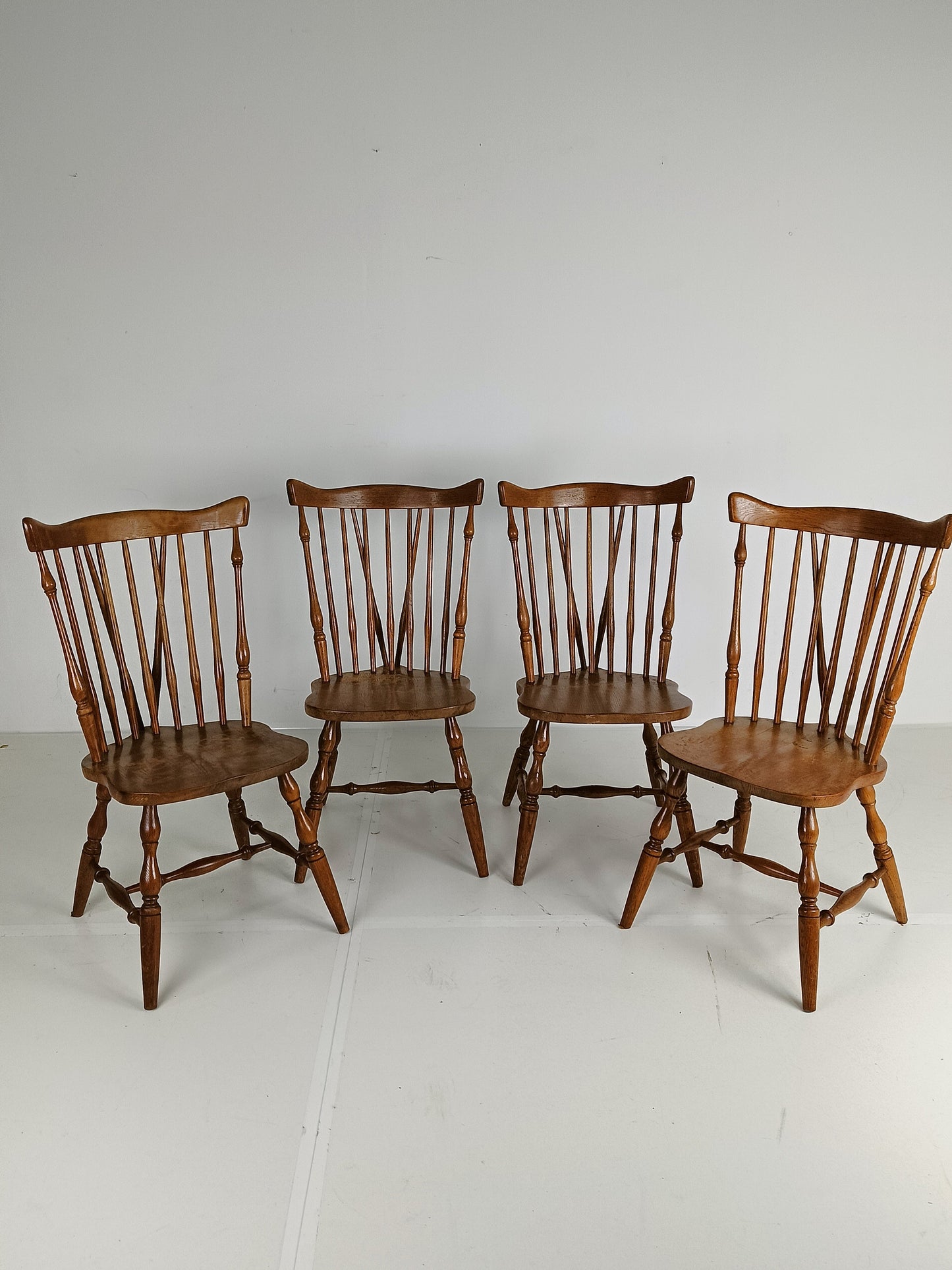 Amazing Windsor Style High Chair Set (4p) Amazing Windsor Style High Chair Set (4p)