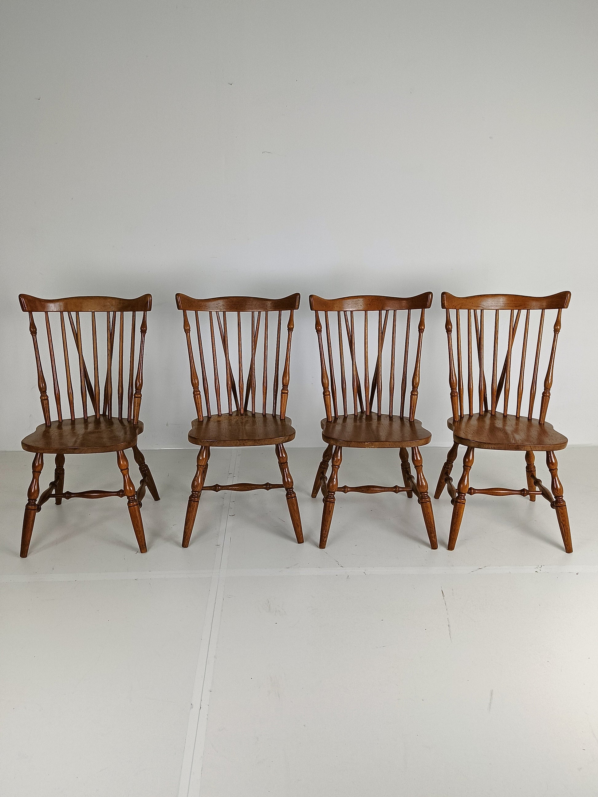 Amazing Windsor Style High Chair Set (4p) Amazing Windsor Style High Chair Set (4p)