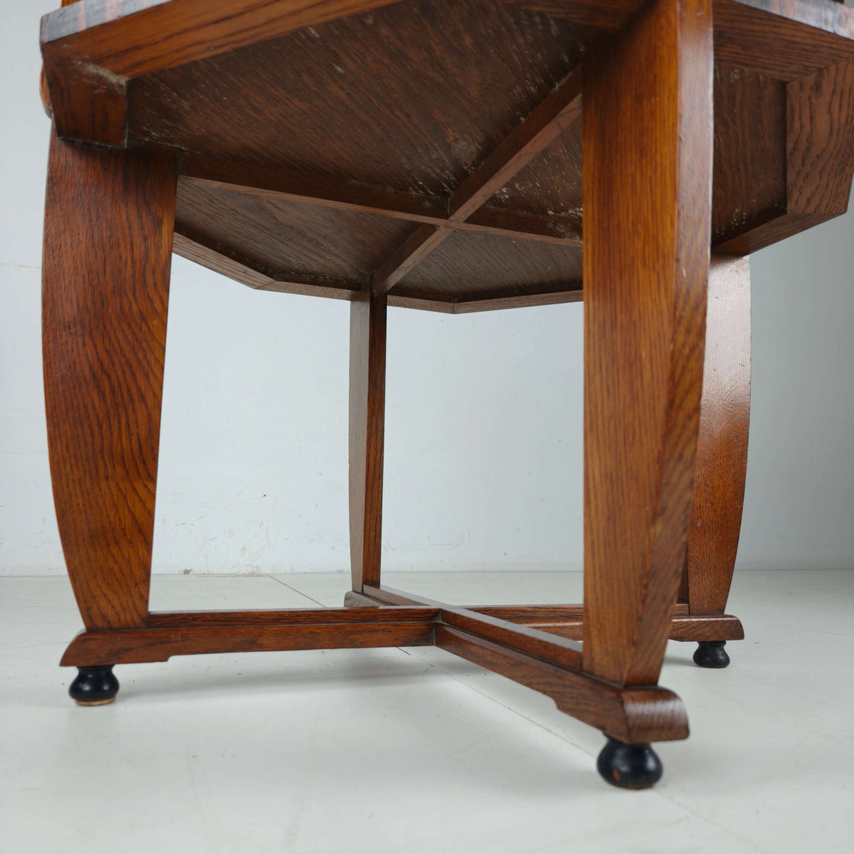Amsterdam School Coffee Table – Oak with Veneer Inlay, circa 1920 Amsterdam School Coffee Table – Oak with Veneer Inlay, circa 1920