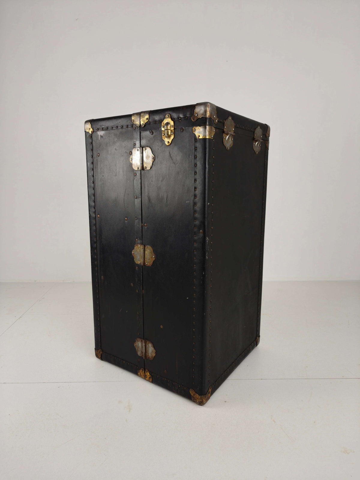 Antique 1924 Belber Black Leather Steamer Trunk - Large Travel Wardrobe Antique 1924 Belber Black Leather Steamer Trunk - Large Travel Wardrobe