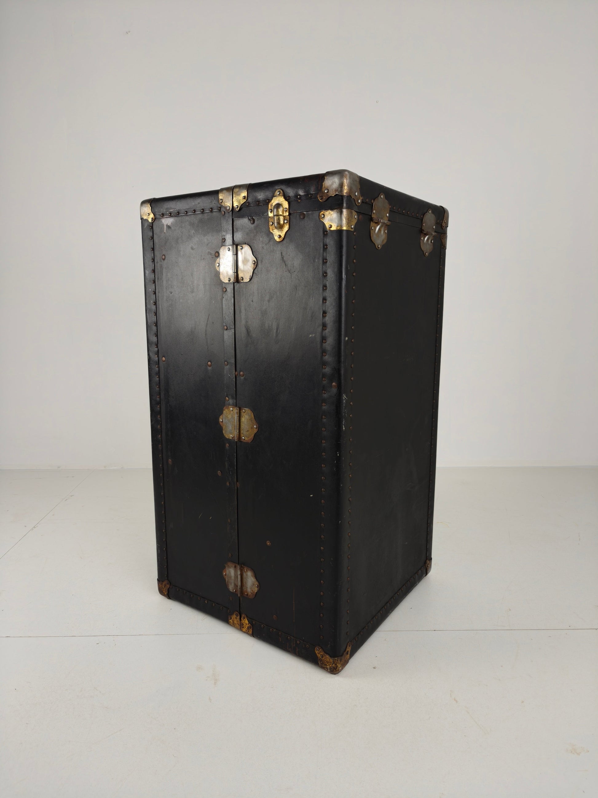 Antique 1924 Belber Black Leather Steamer Trunk - Large Travel Wardrobe Antique 1924 Belber Black Leather Steamer Trunk - Large Travel Wardrobe