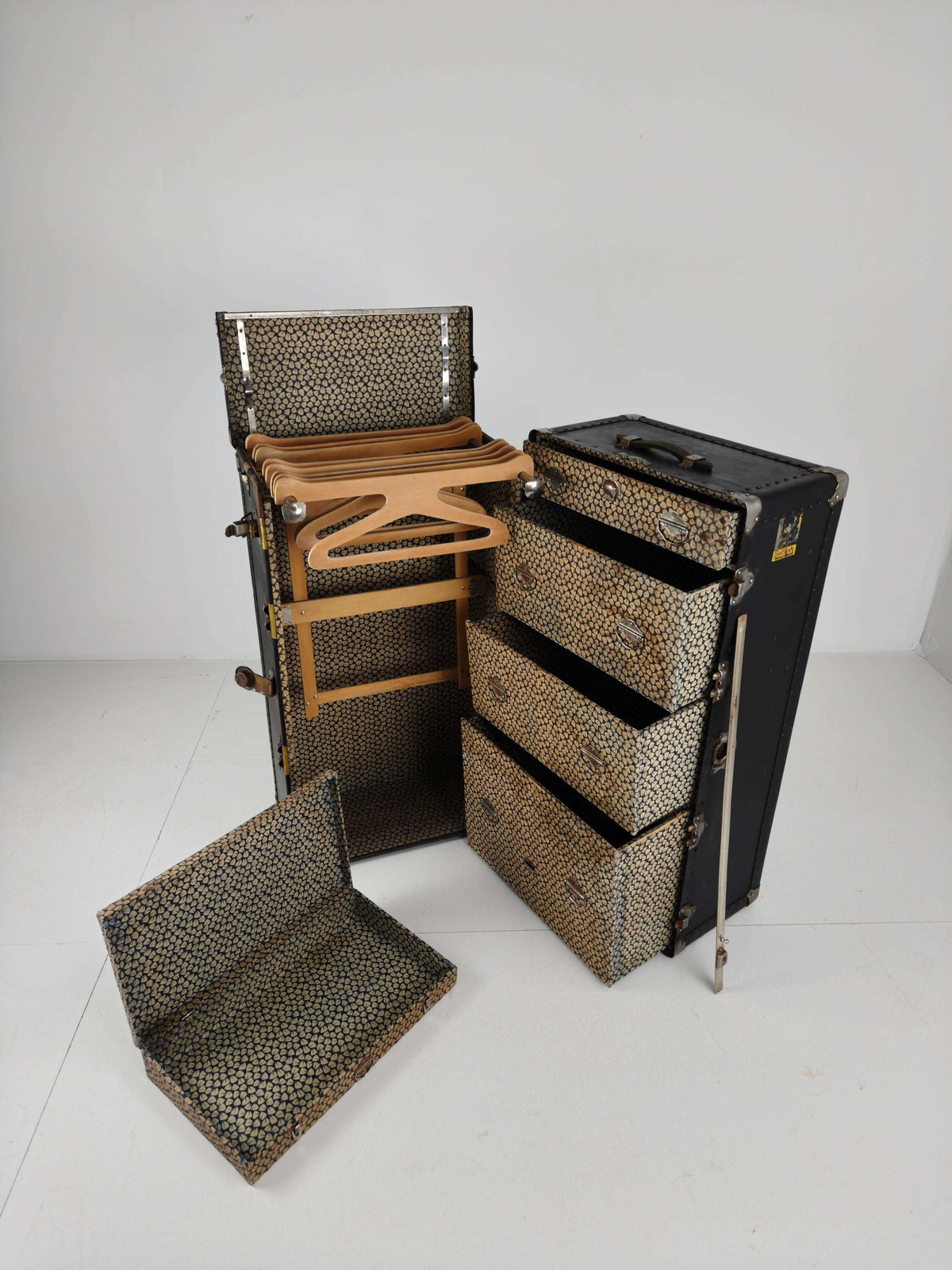 Antique 1924 Belber Black Leather Steamer Trunk - Large Travel Wardrobe Antique 1924 Belber Black Leather Steamer Trunk - Large Travel Wardrobe